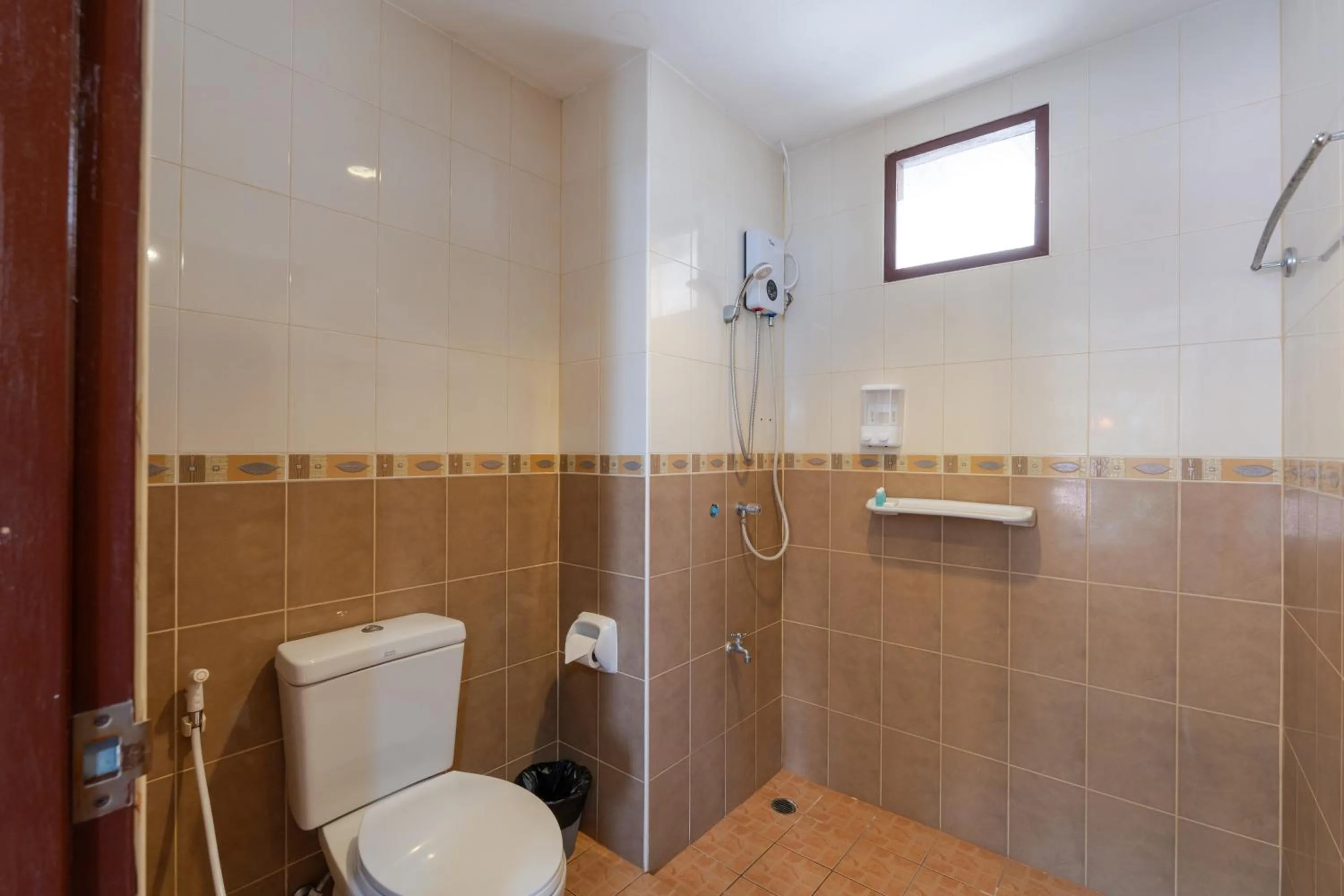 Shower in Amarin Hotel Patong