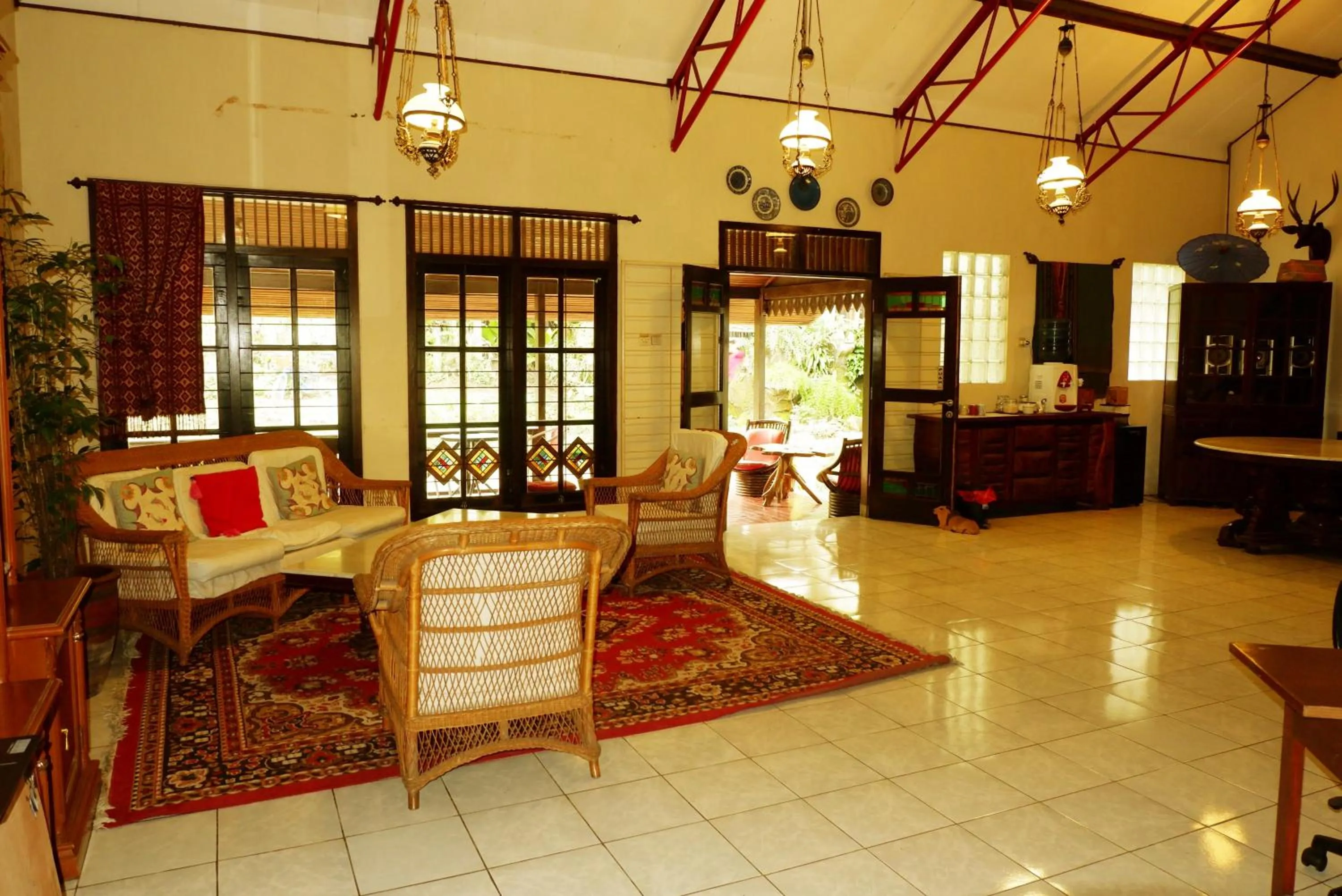 Lobby or reception in Hotel O Cemara's Homestay
