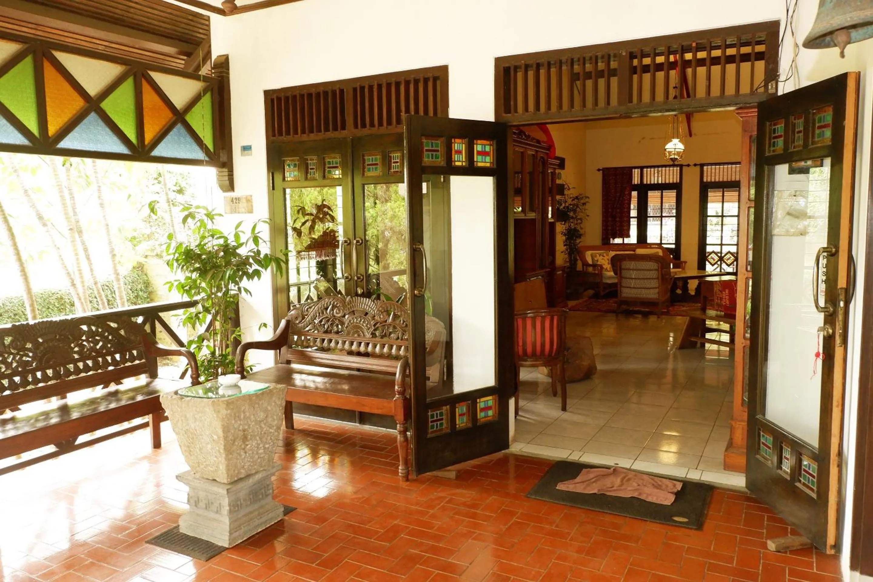 Lobby or reception in Hotel O Cemara's Homestay