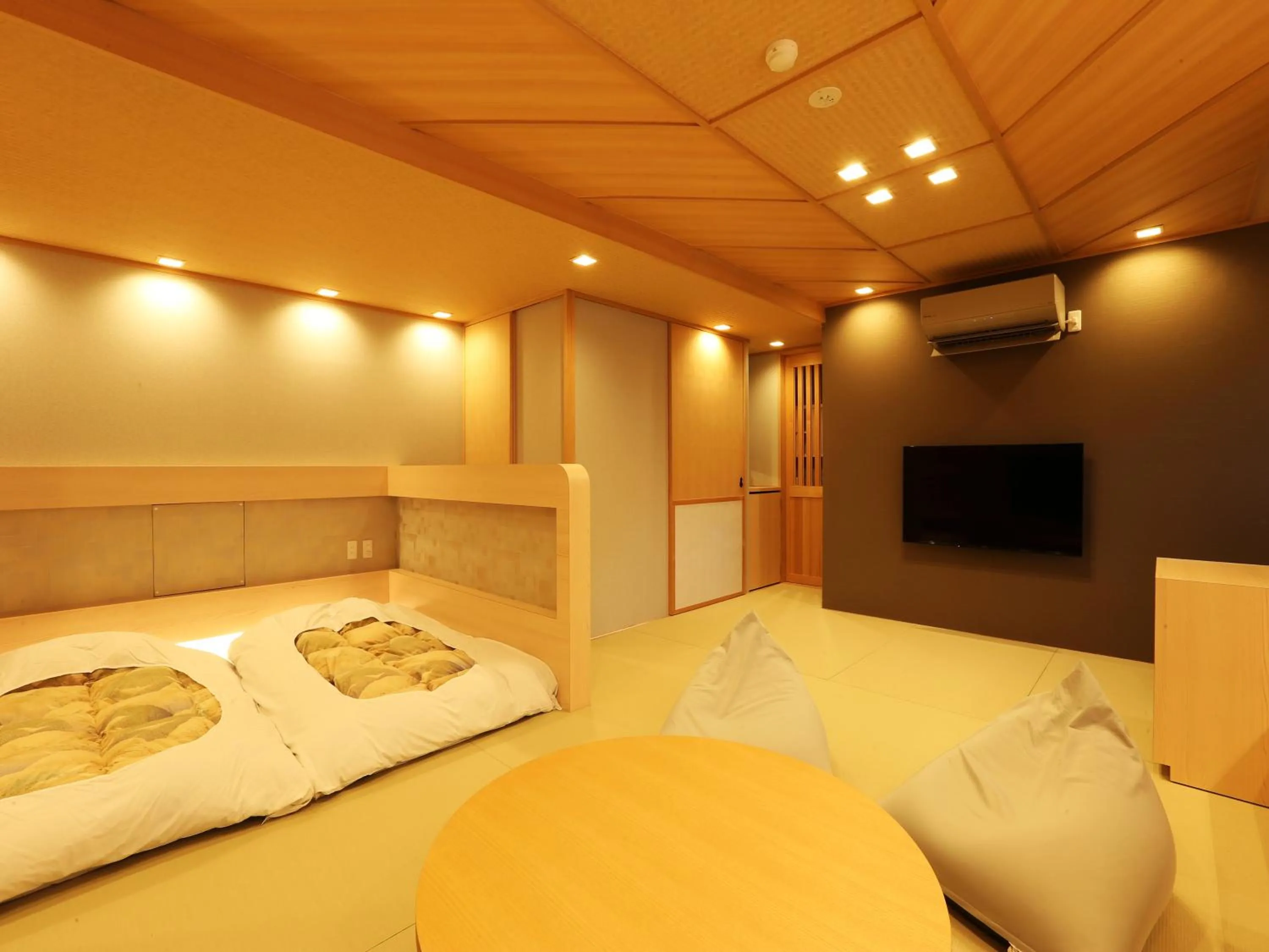 Photo of the whole room, Bed in Arima Royal Hotel