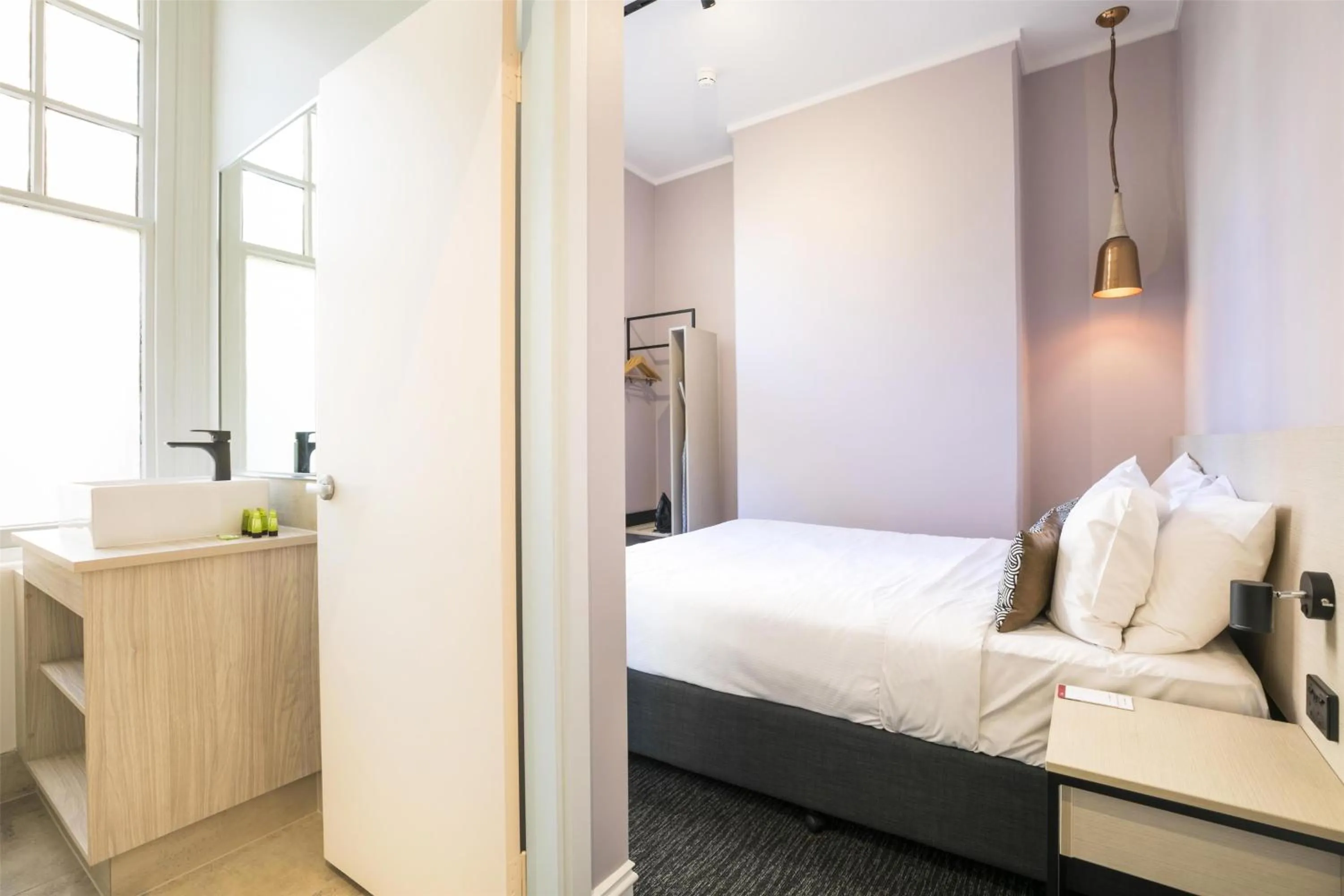 Bedroom, Bed in Nightcap at Belgian Beer Cafe