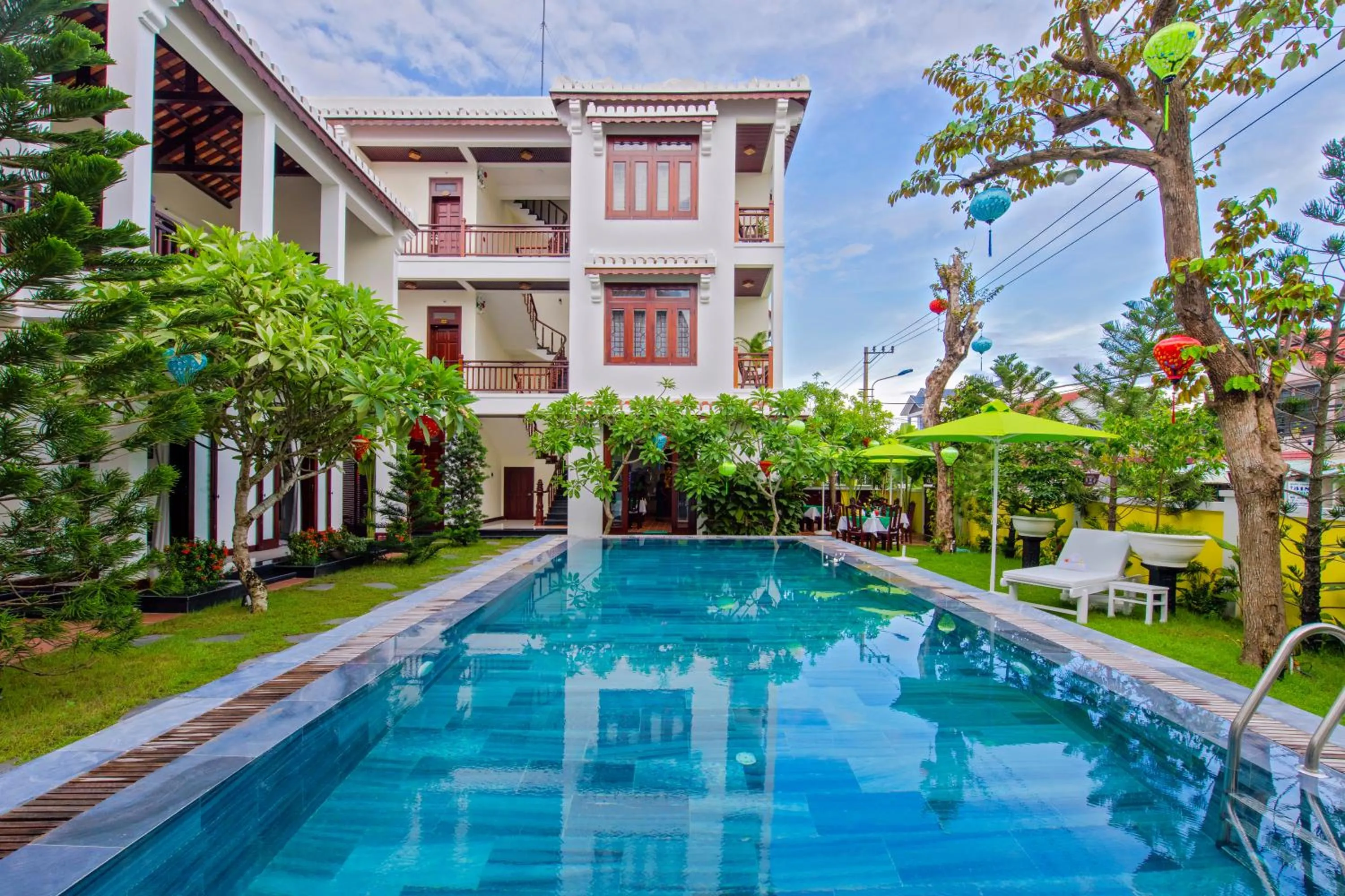 Swimming pool in Green Hill Villa