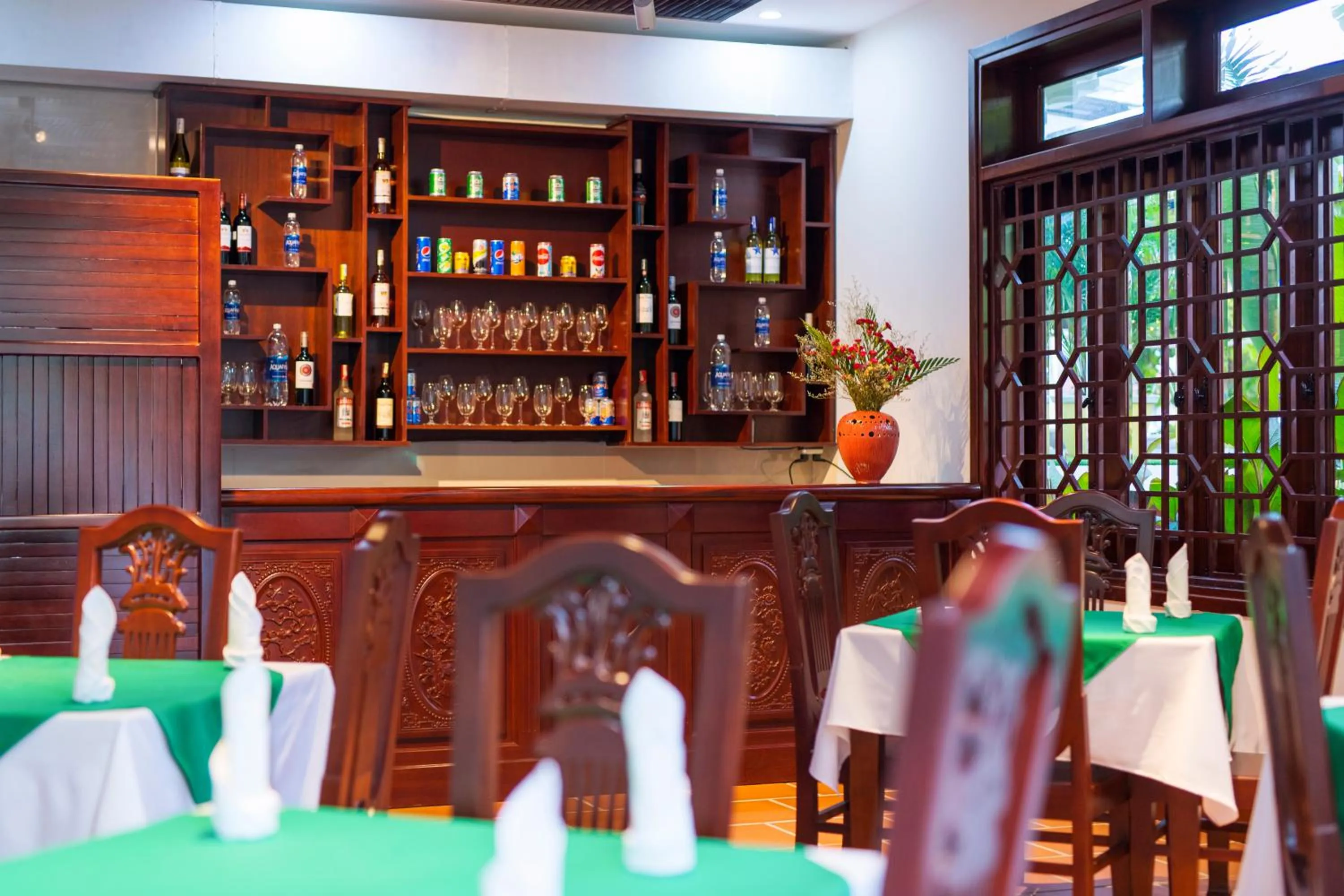 Restaurant/places to eat in Green Hill Villa