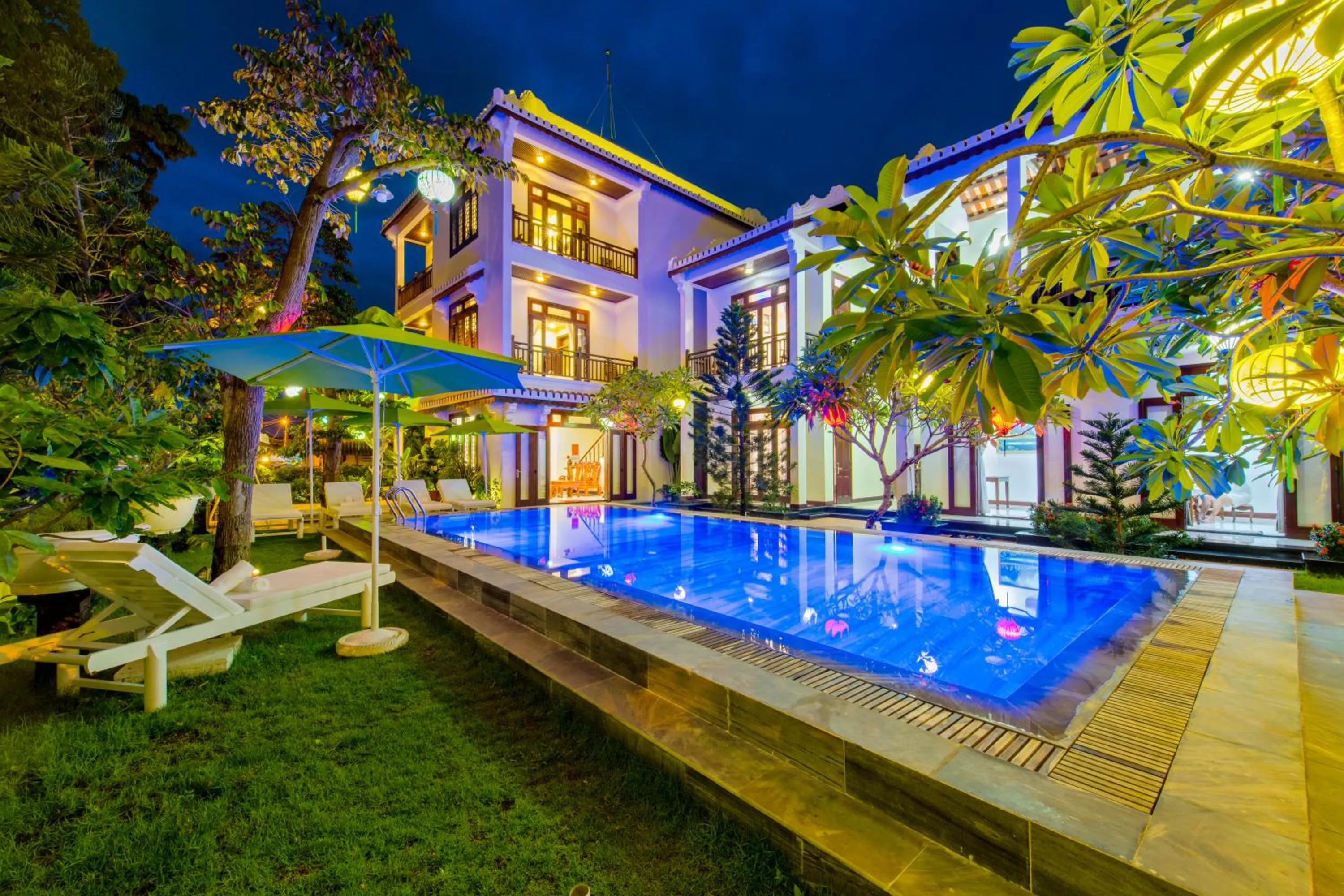 Swimming pool in Green Hill Villa