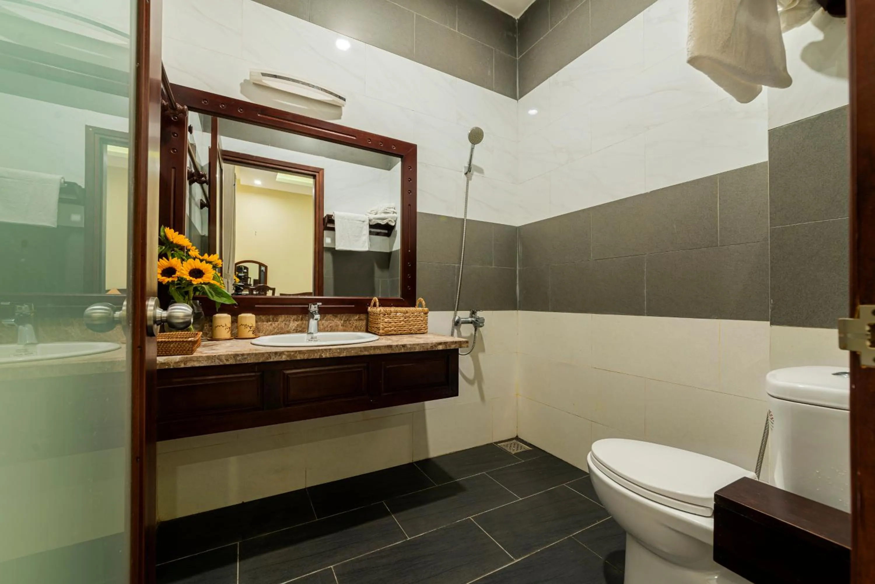 Toilet in Green Hill Villa