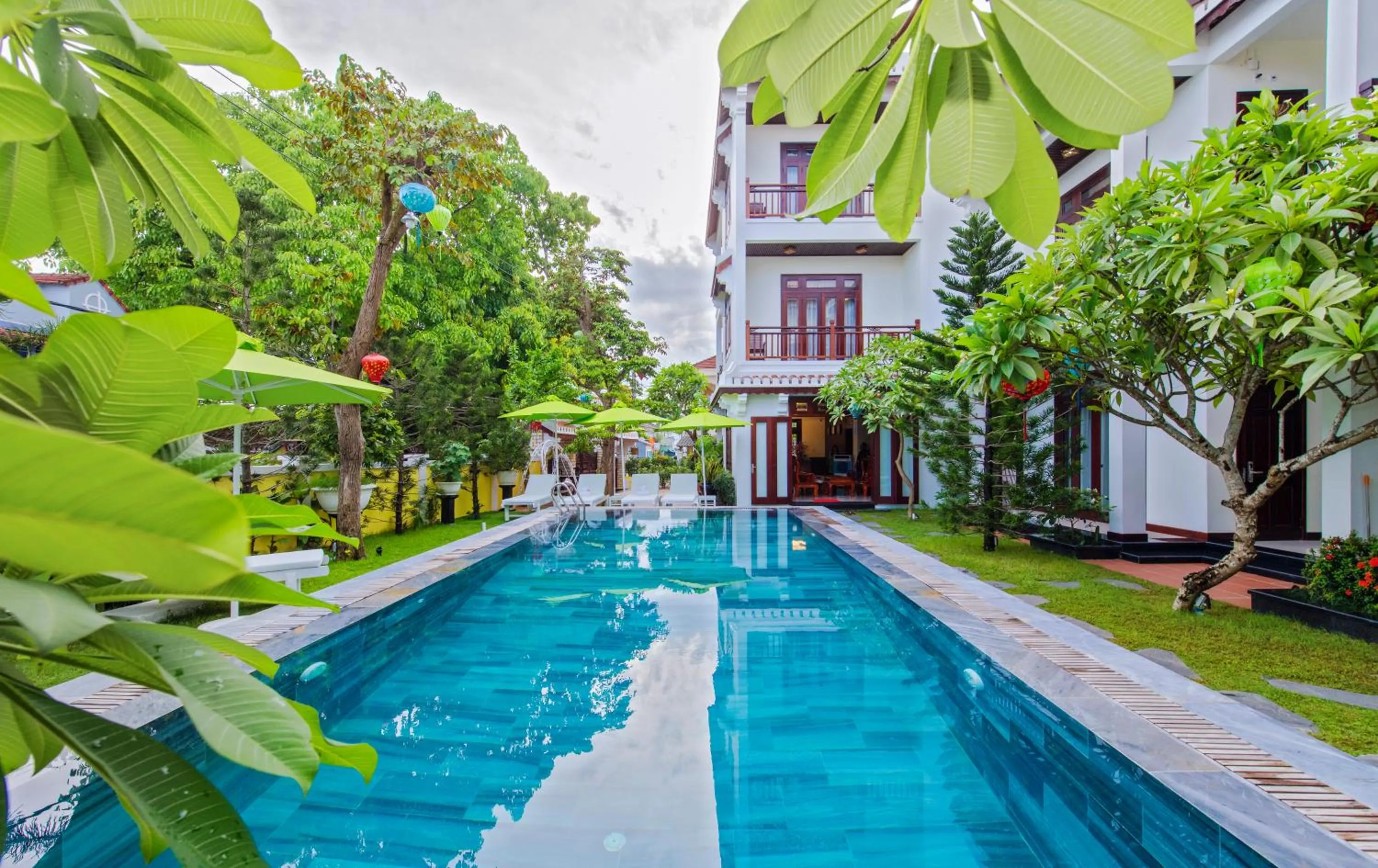 Swimming pool in Green Hill Villa