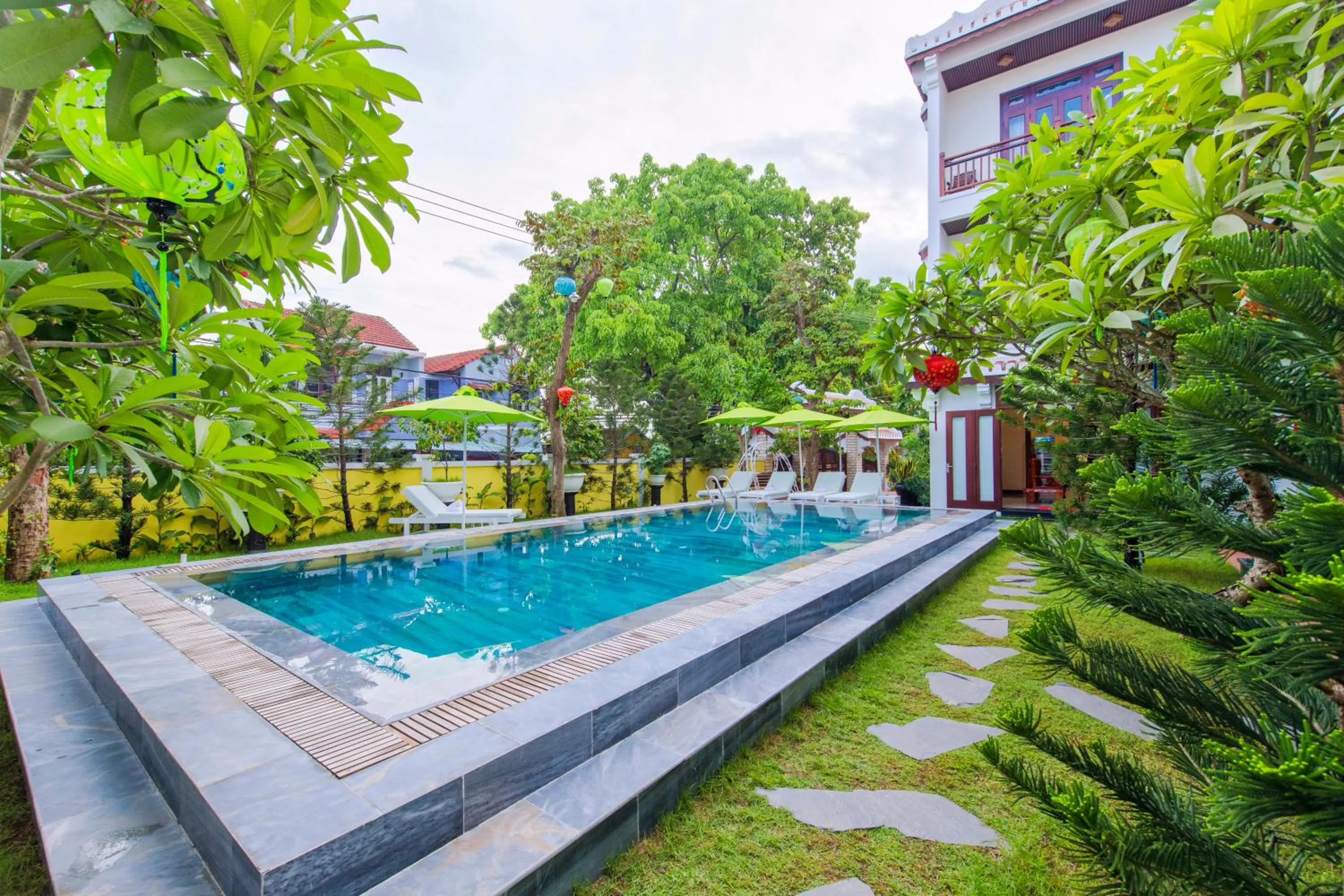 Swimming pool in Green Hill Villa