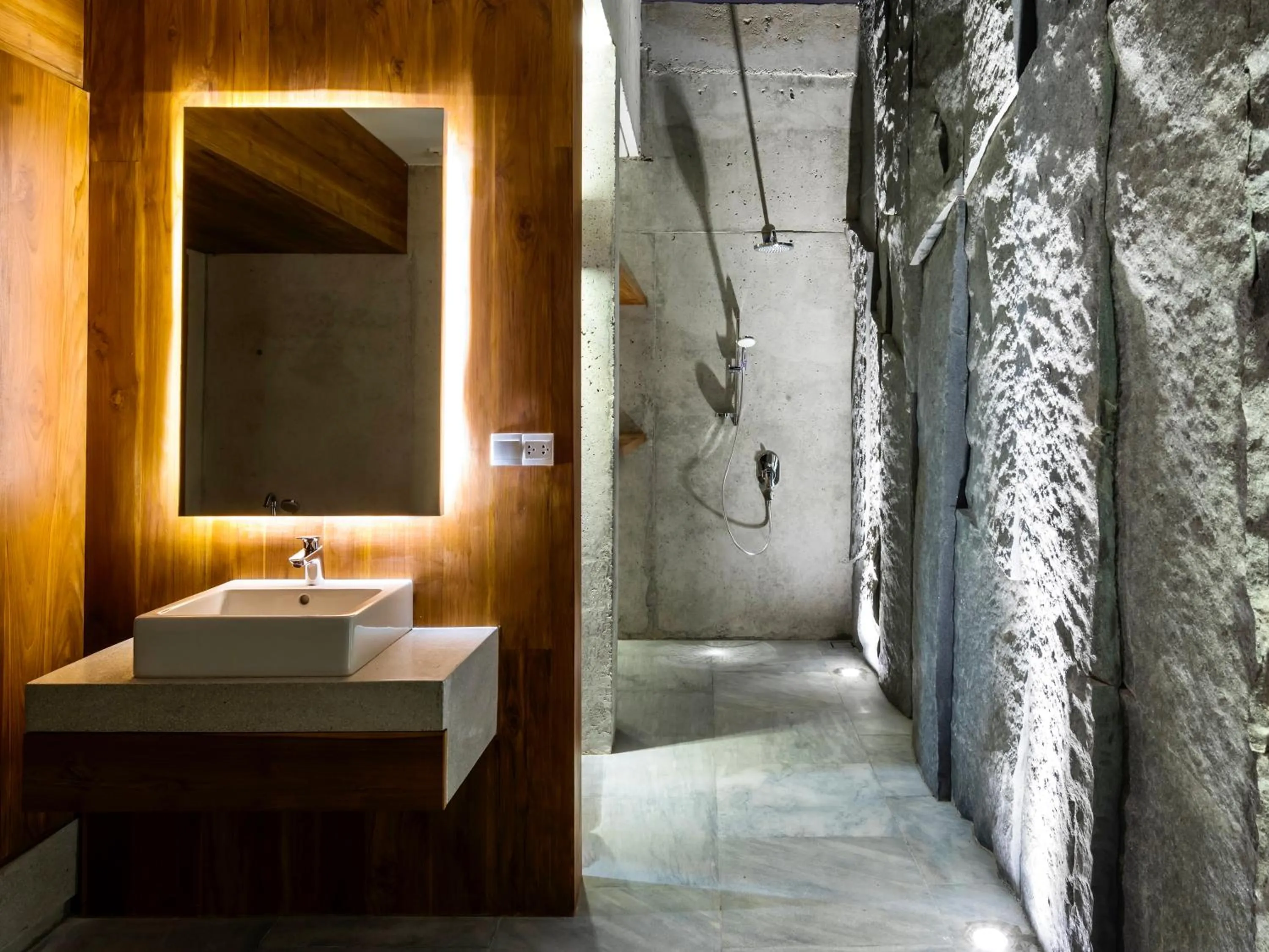 Shower in Venity Villa Nha Trang
