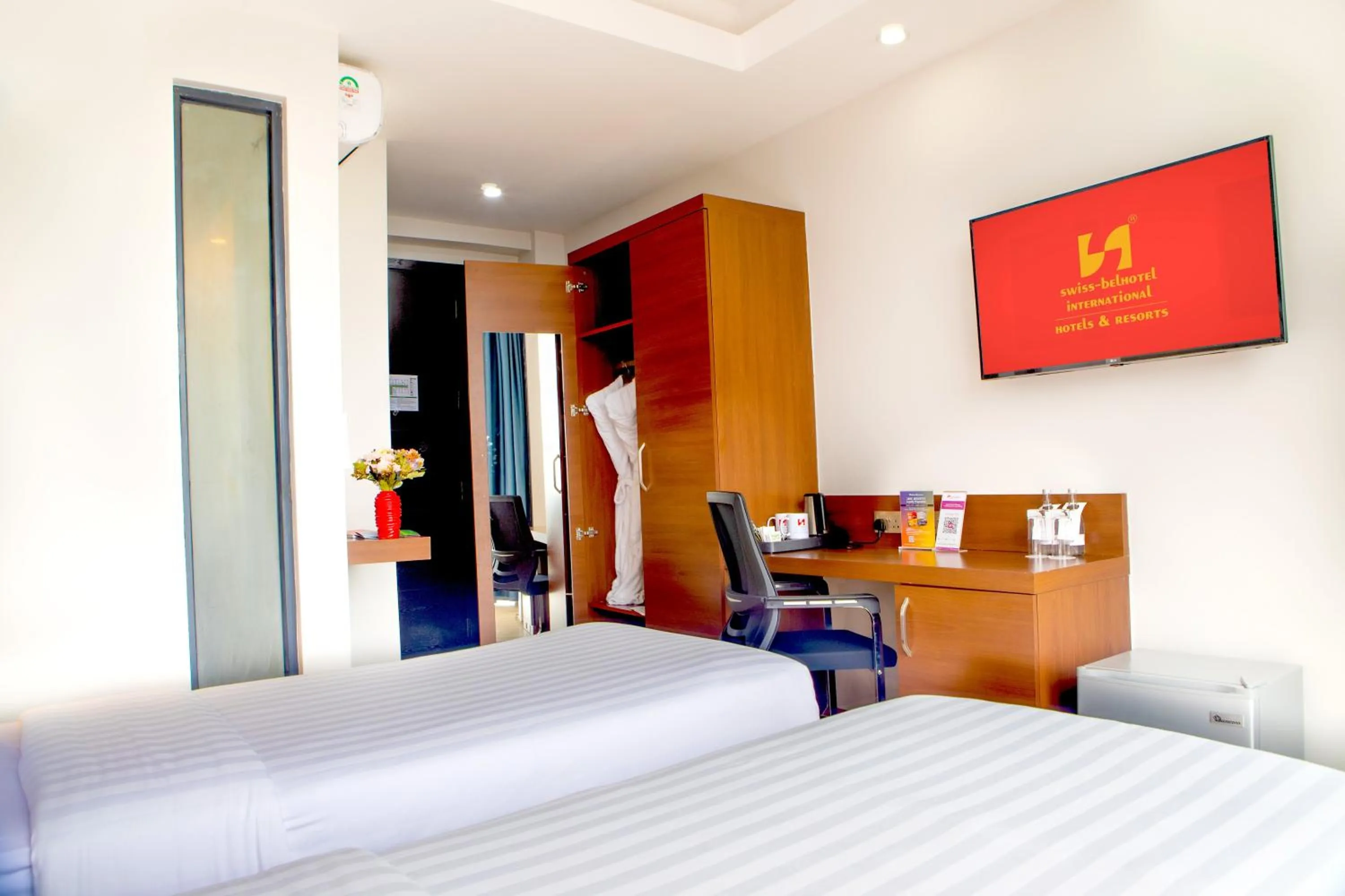 Photo of the whole room, Bed in Swiss-Belinn Nairobi