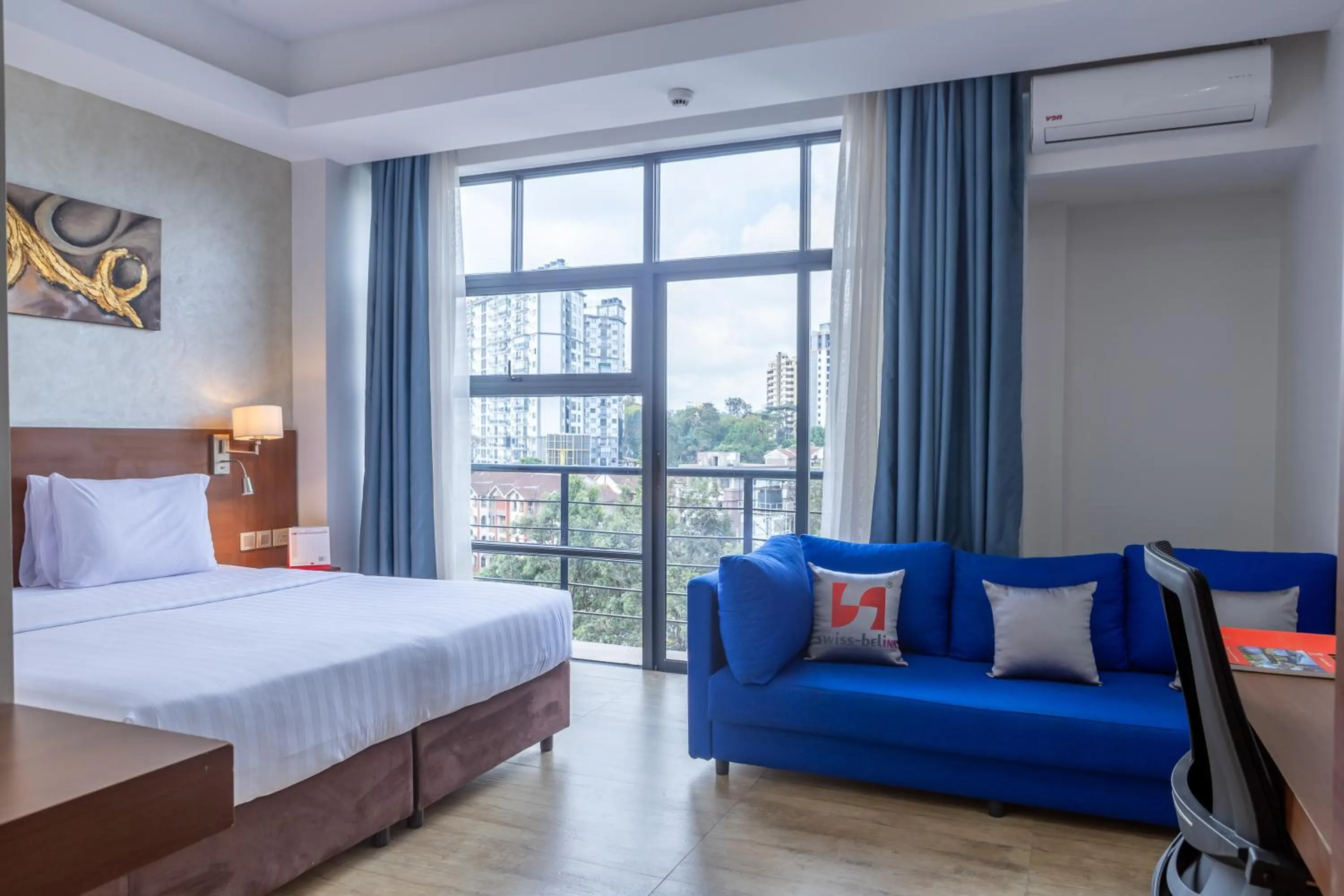 Photo of the whole room, Bed in Swiss-Belinn Nairobi