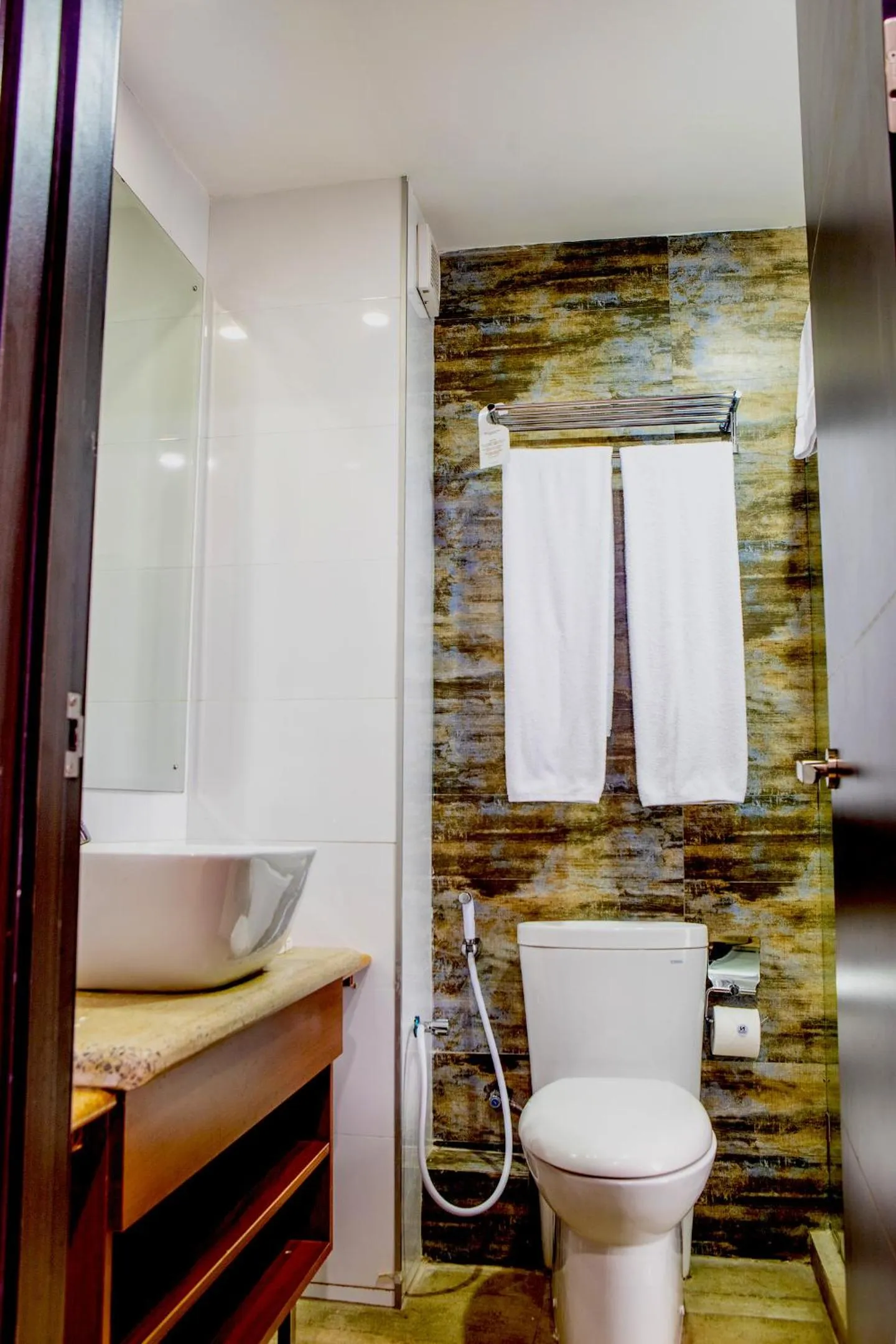 Toilet in Swiss-Belinn Nairobi