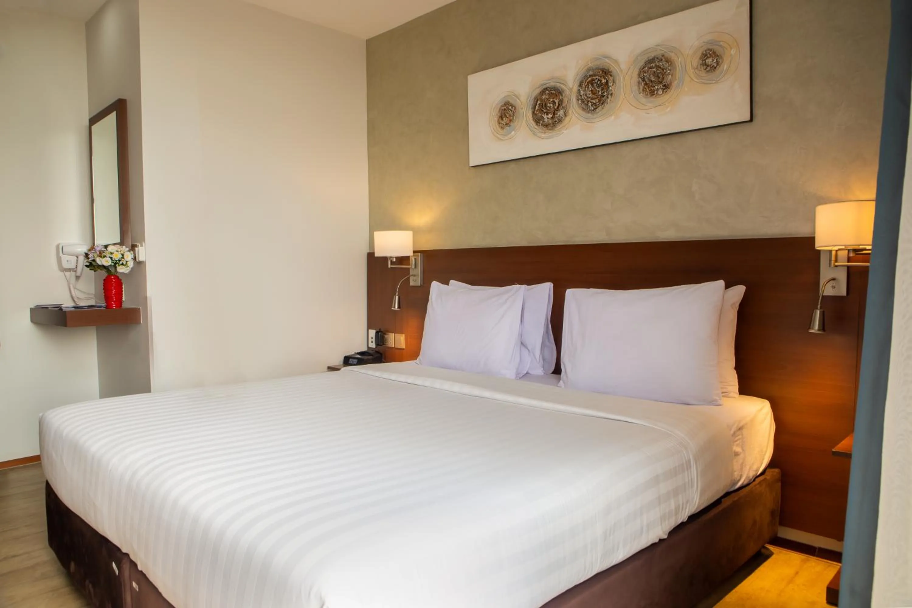 Photo of the whole room, Bed in Swiss-Belinn Nairobi