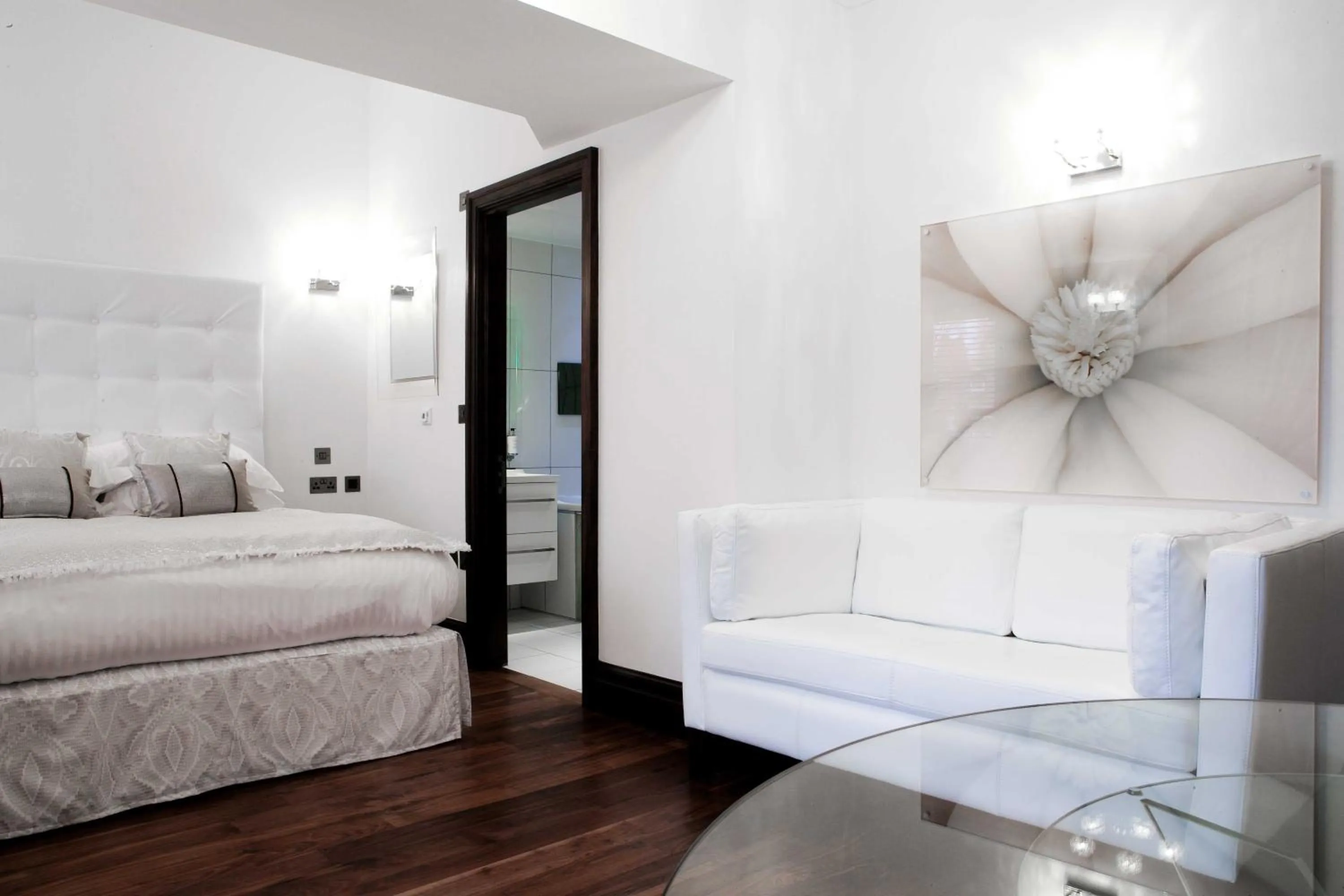 Bedroom, Bed in Windermere Suites