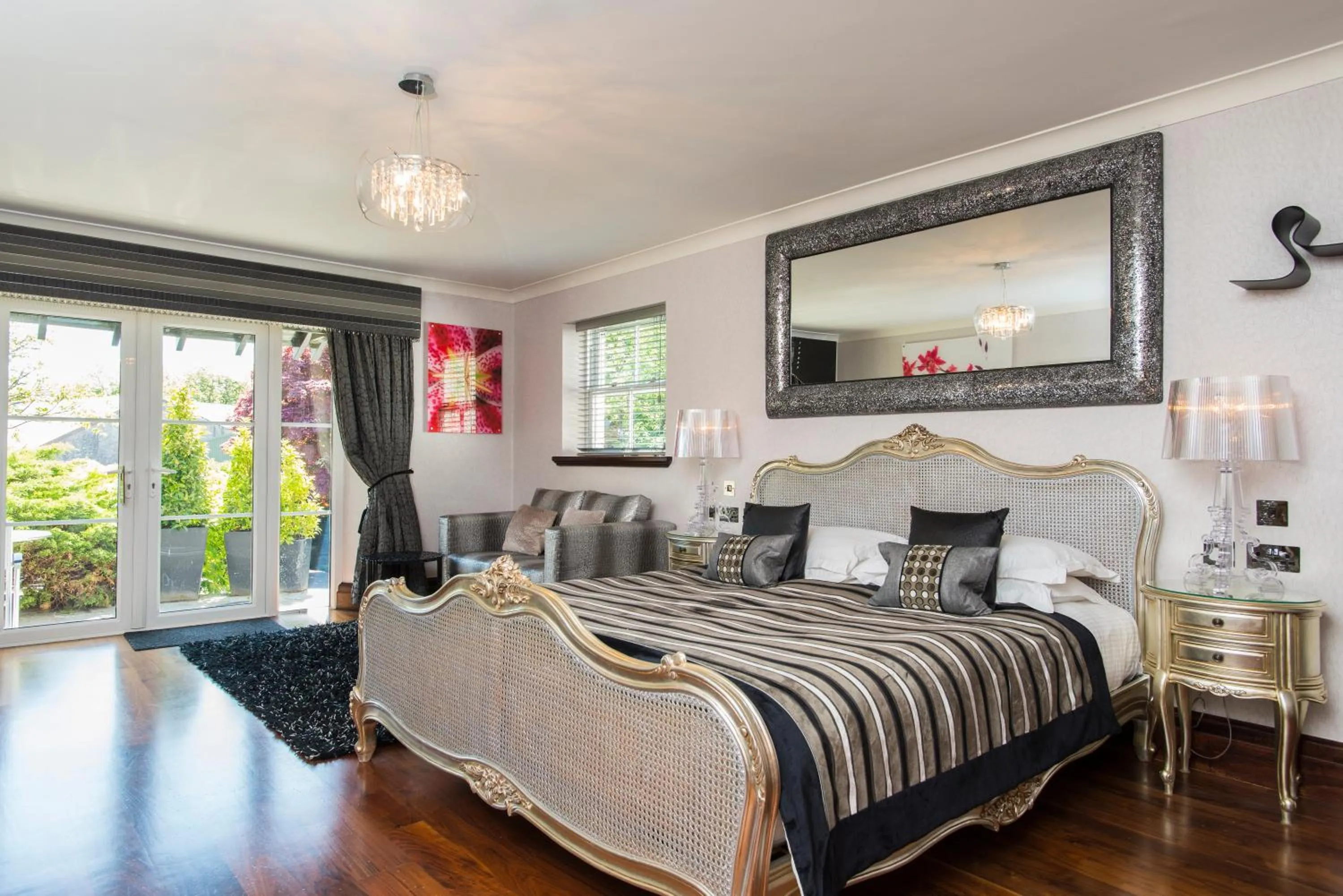 Bed in Windermere Suites