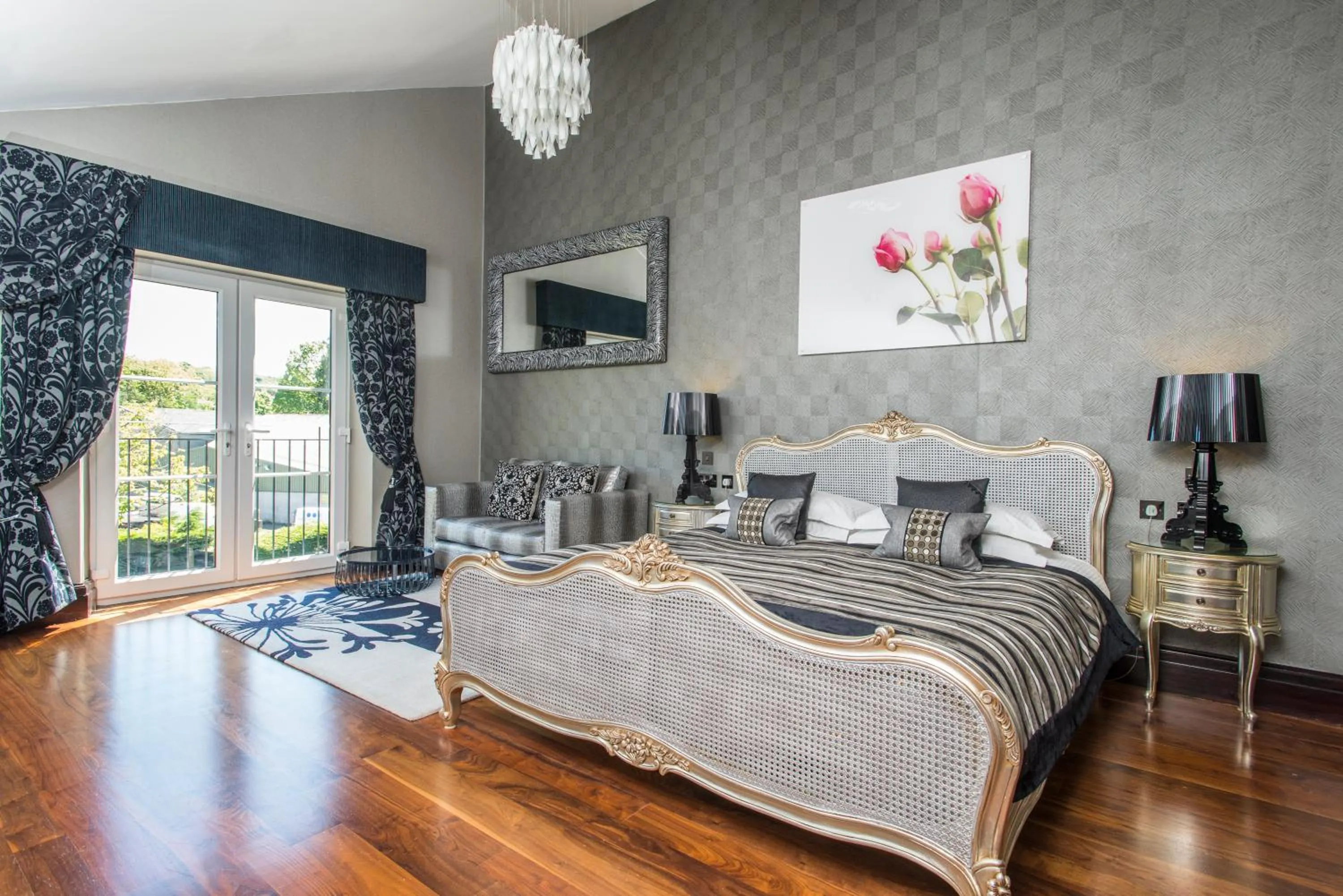 Bed in Windermere Suites