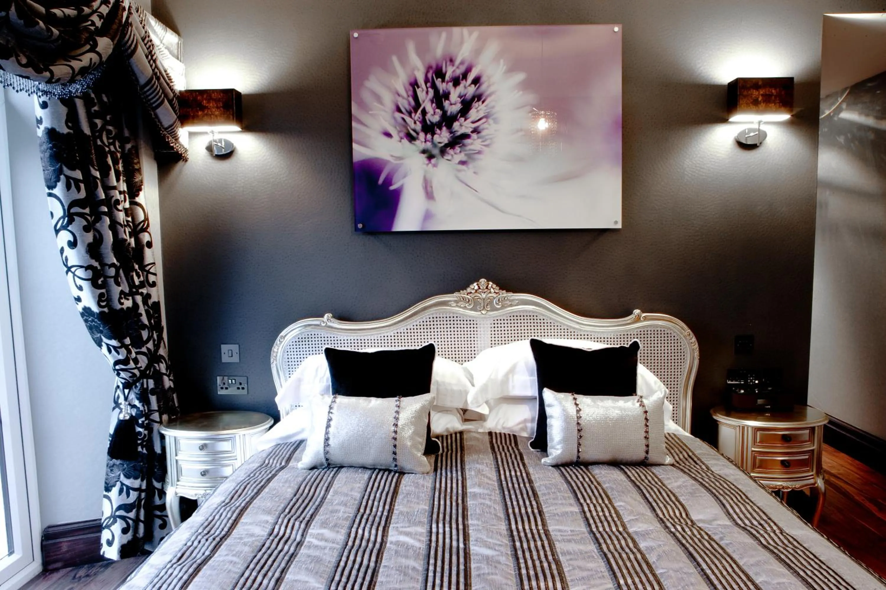 Bed in Windermere Suites