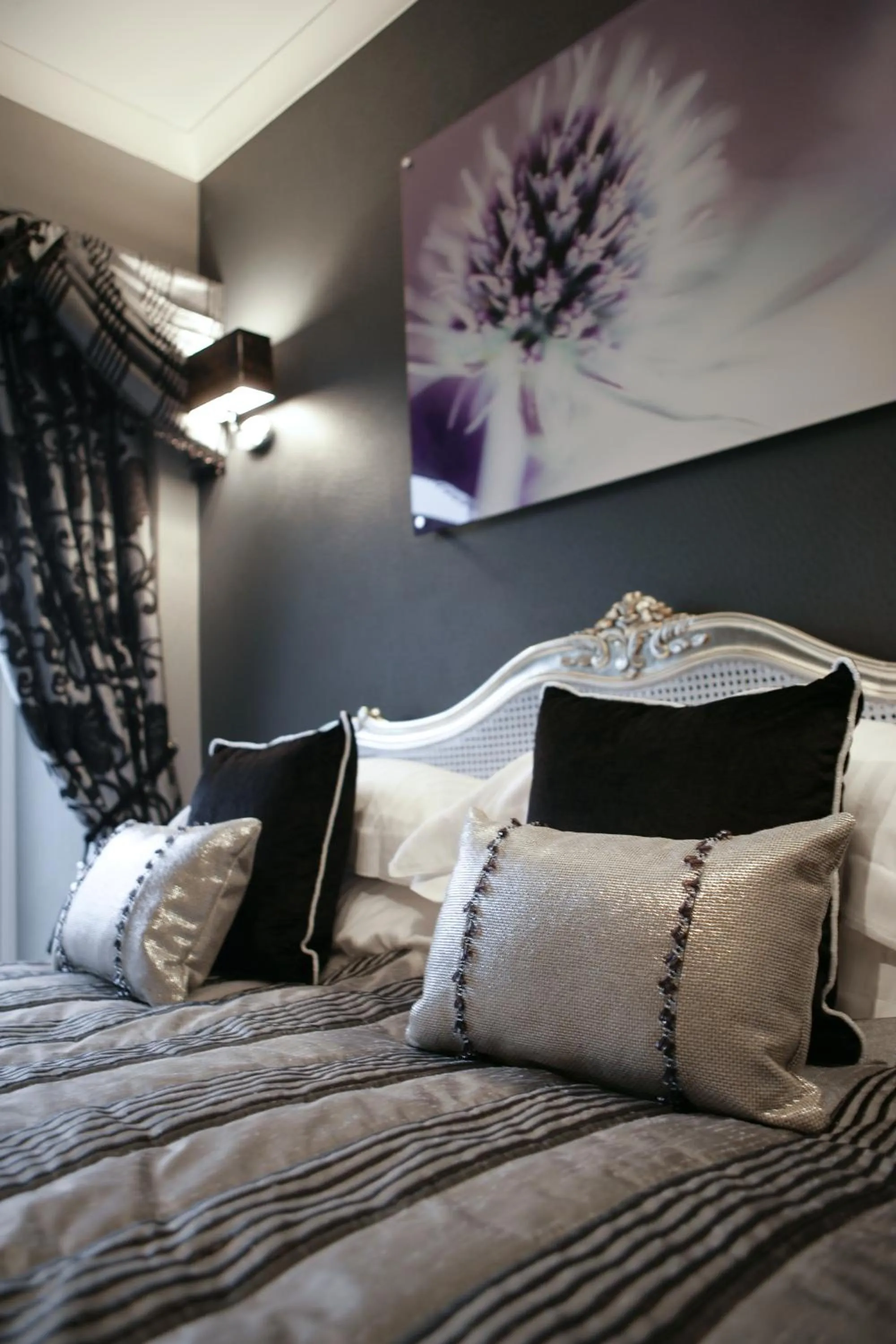 Bed in Windermere Suites