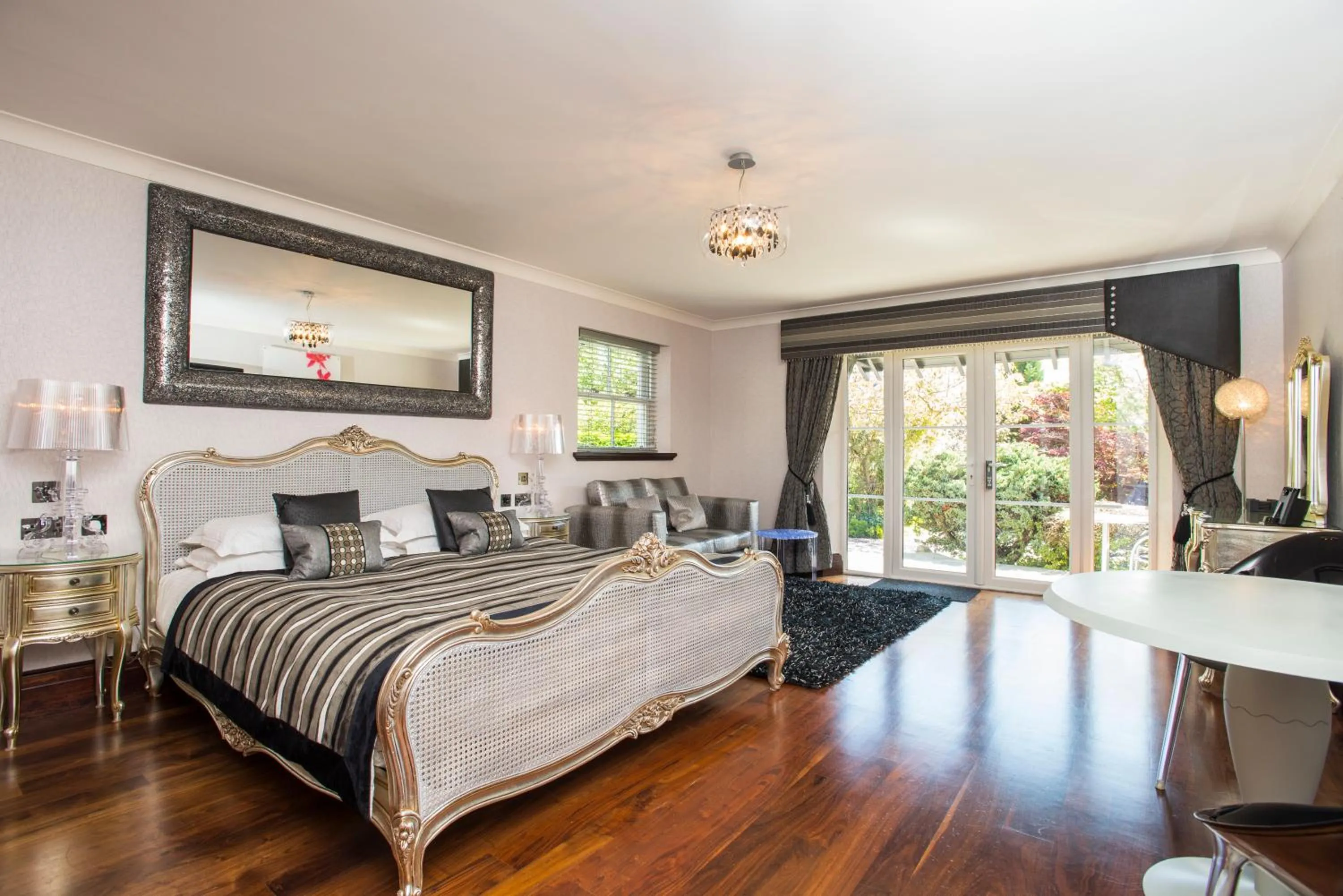 Bed in Windermere Suites