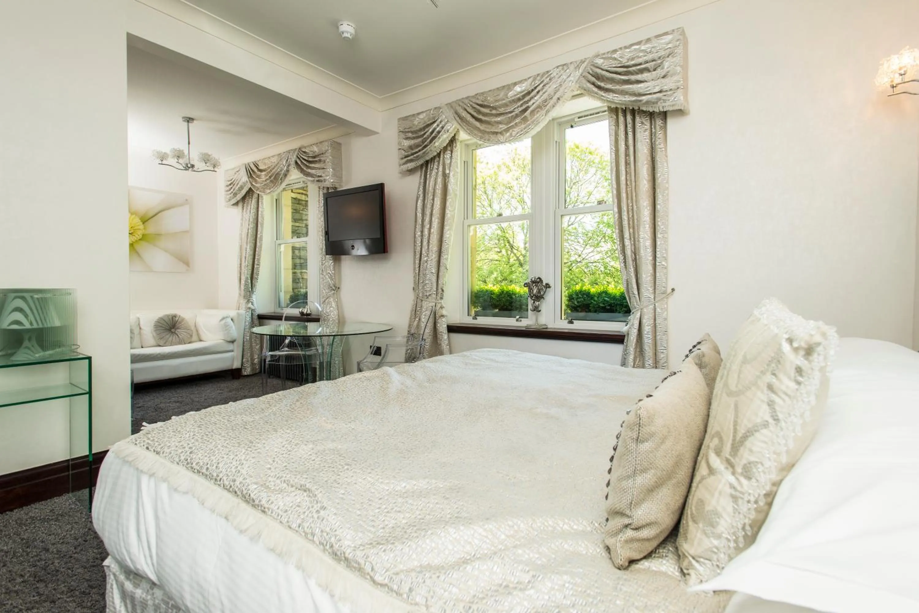 Bed in Windermere Suites