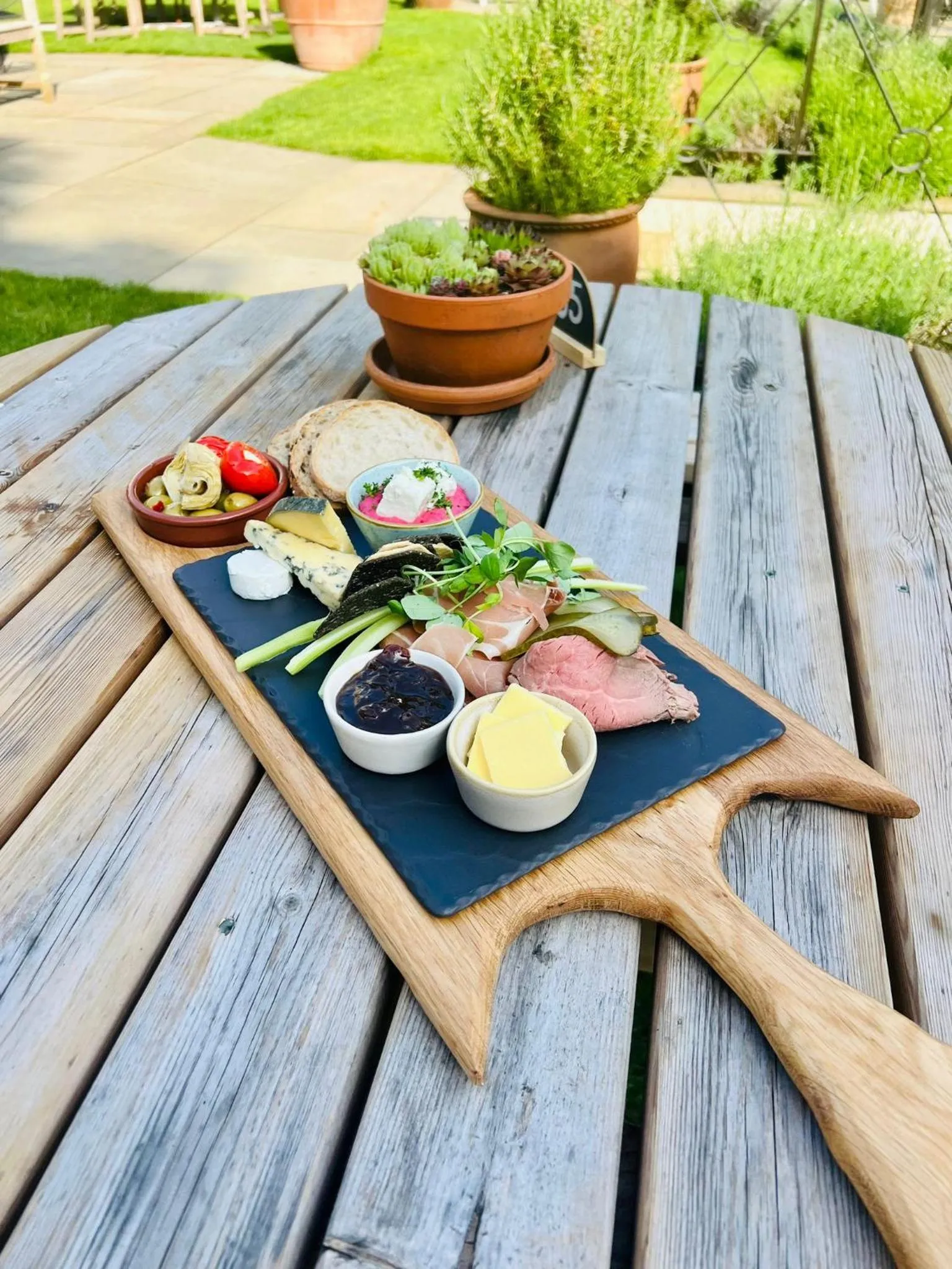 Restaurant/places to eat in Castle House Hotel