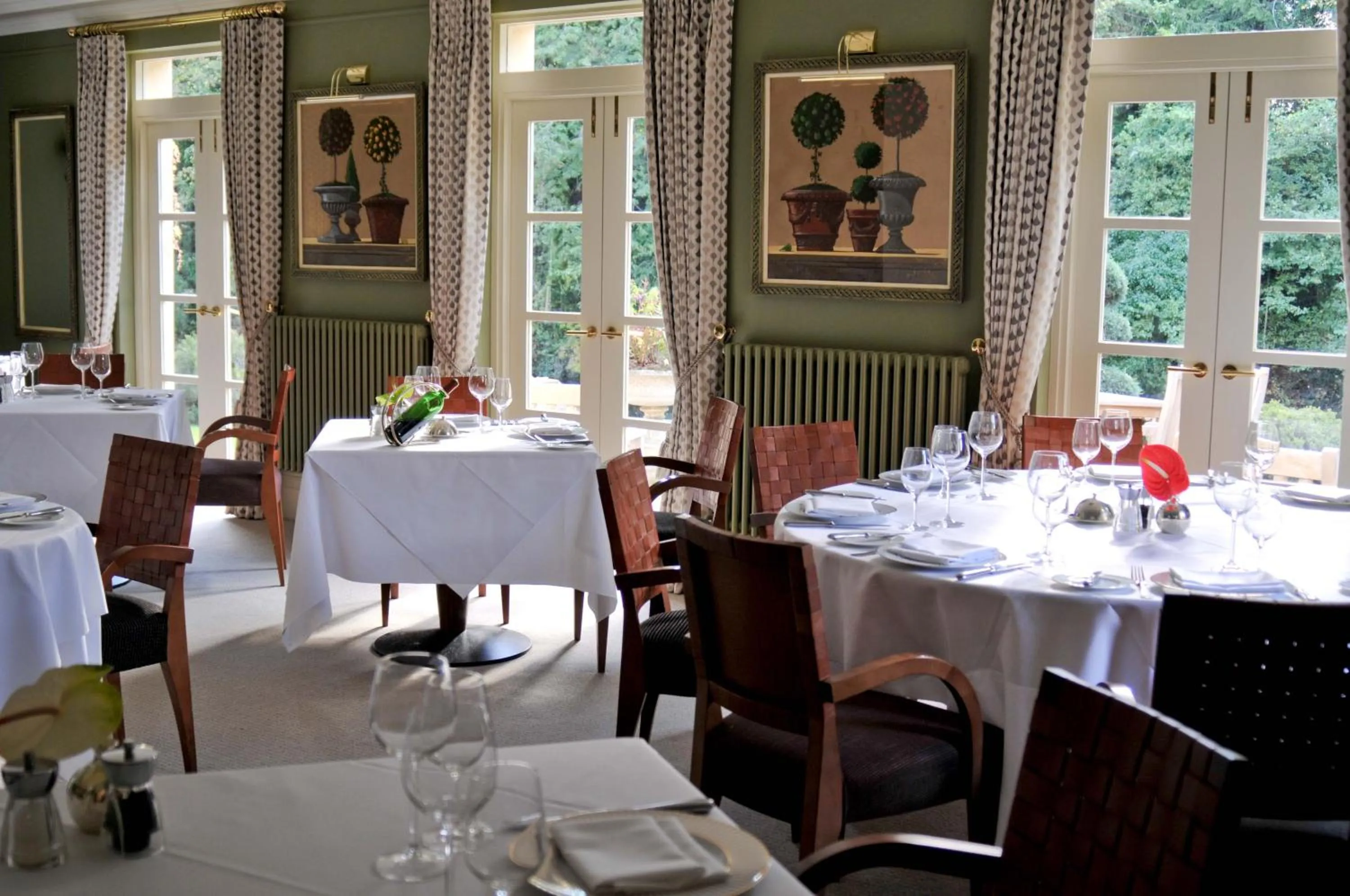 Restaurant/places to eat in Castle House Hotel