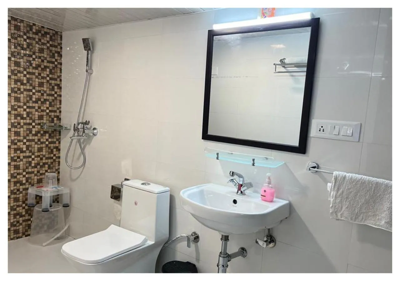 Shower in The Cocoon Camps & nature Resorts