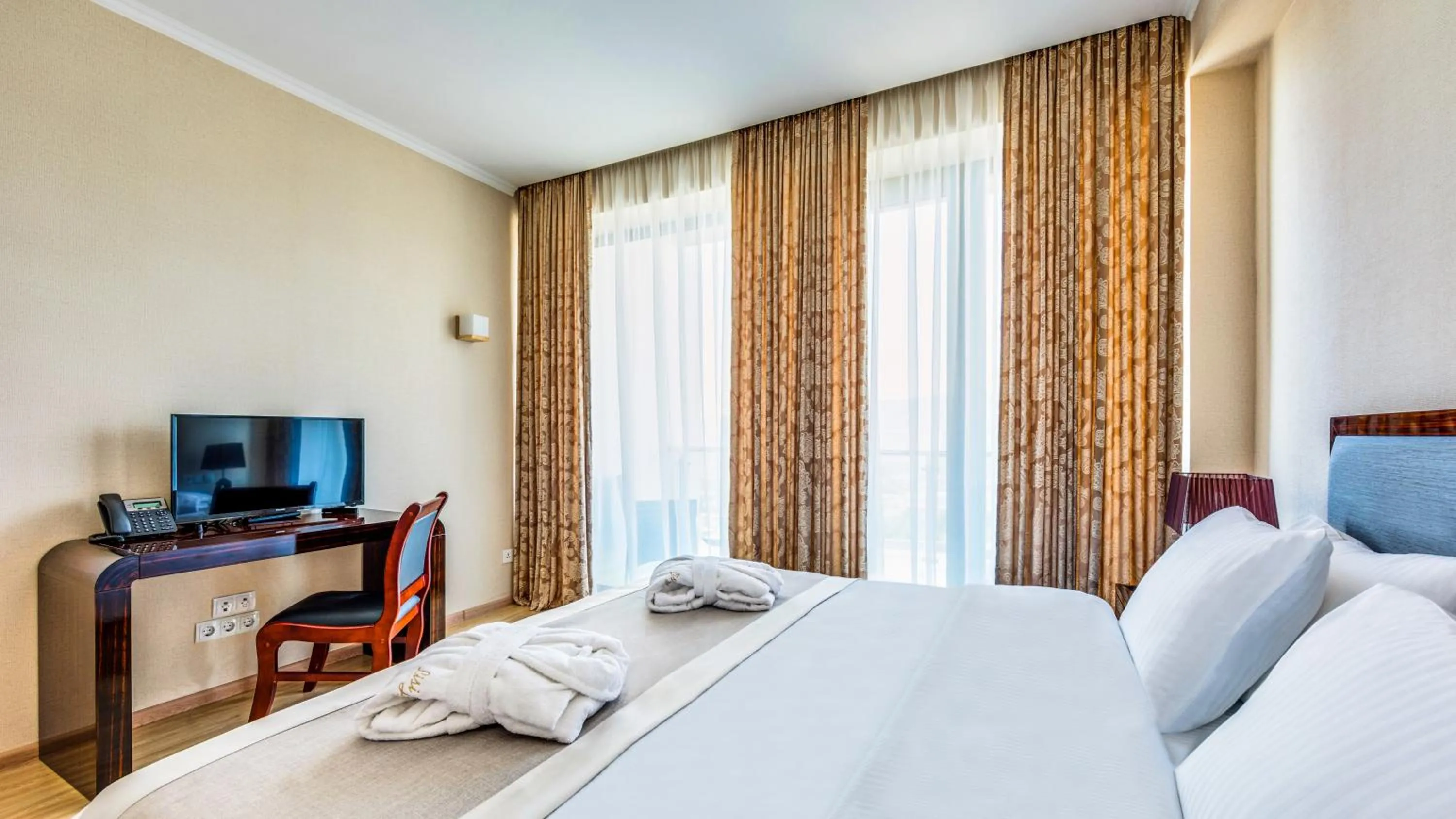 TV and multimedia, Bed in Lisi Hills Hotel