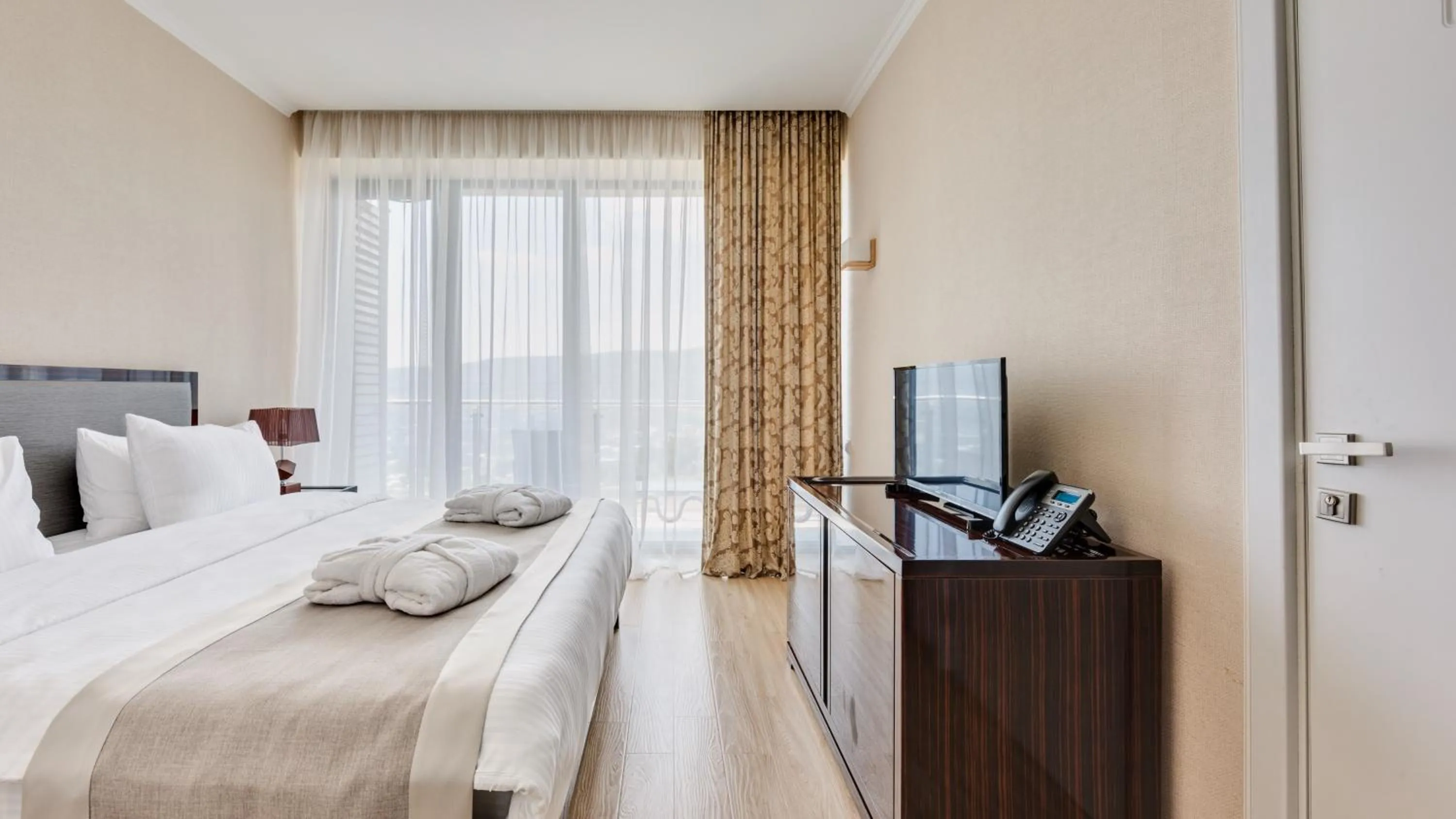 Bed in Lisi Hills Hotel