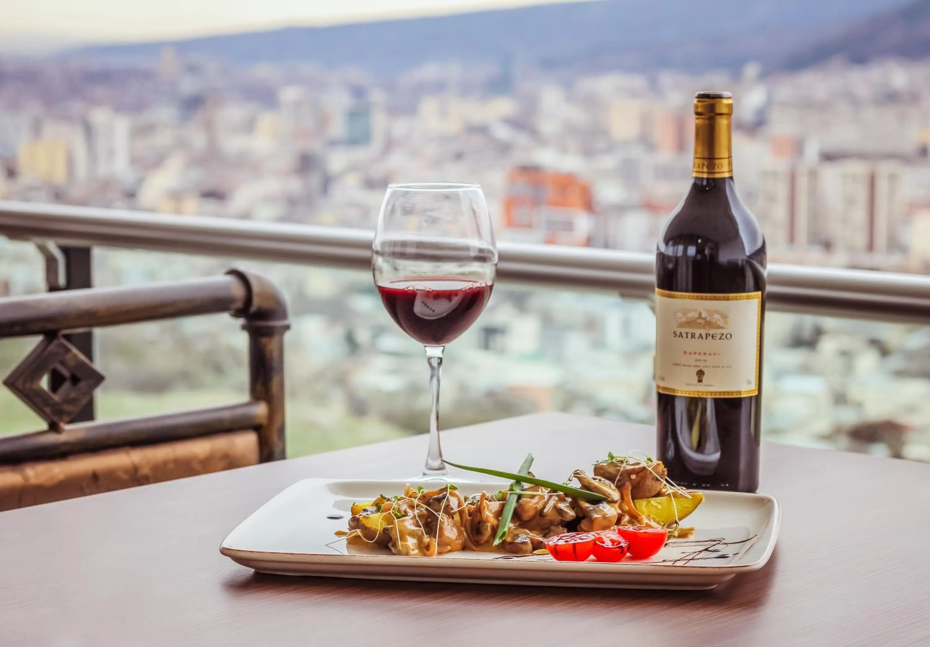 Restaurant/places to eat in Lisi Hills Hotel