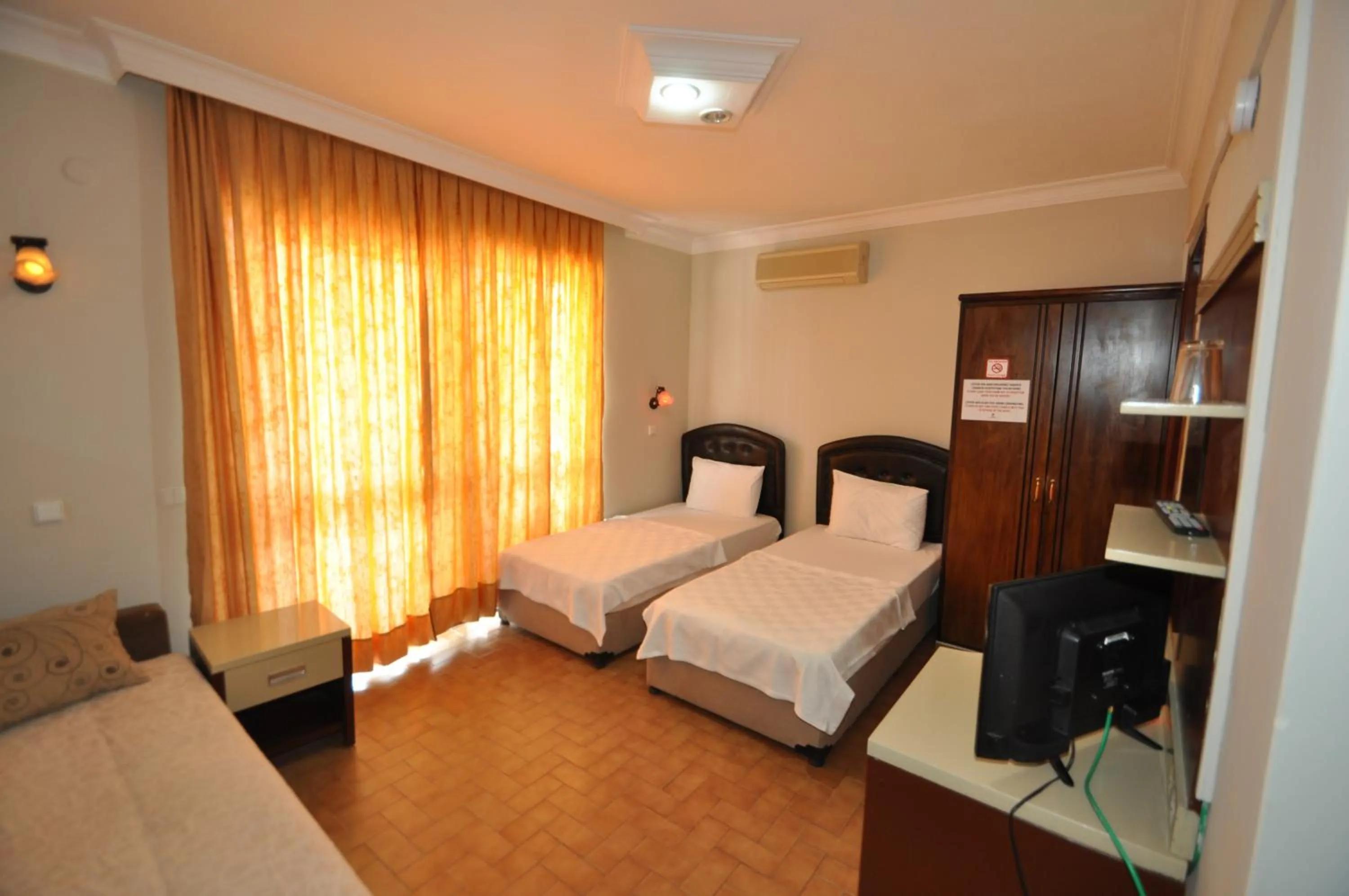 Bed in Defne & Zevkim Hotel