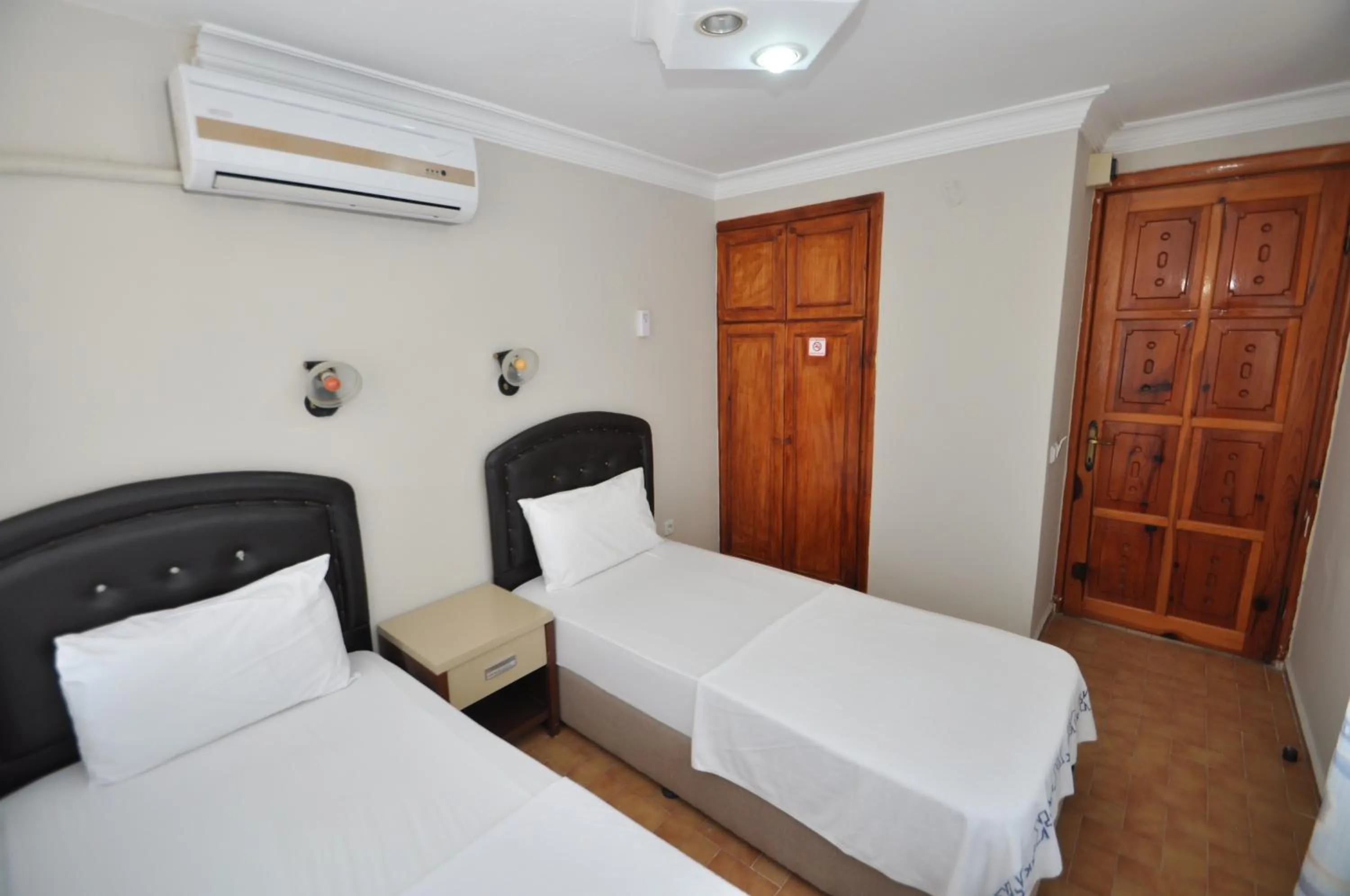 Bed in Defne & Zevkim Hotel