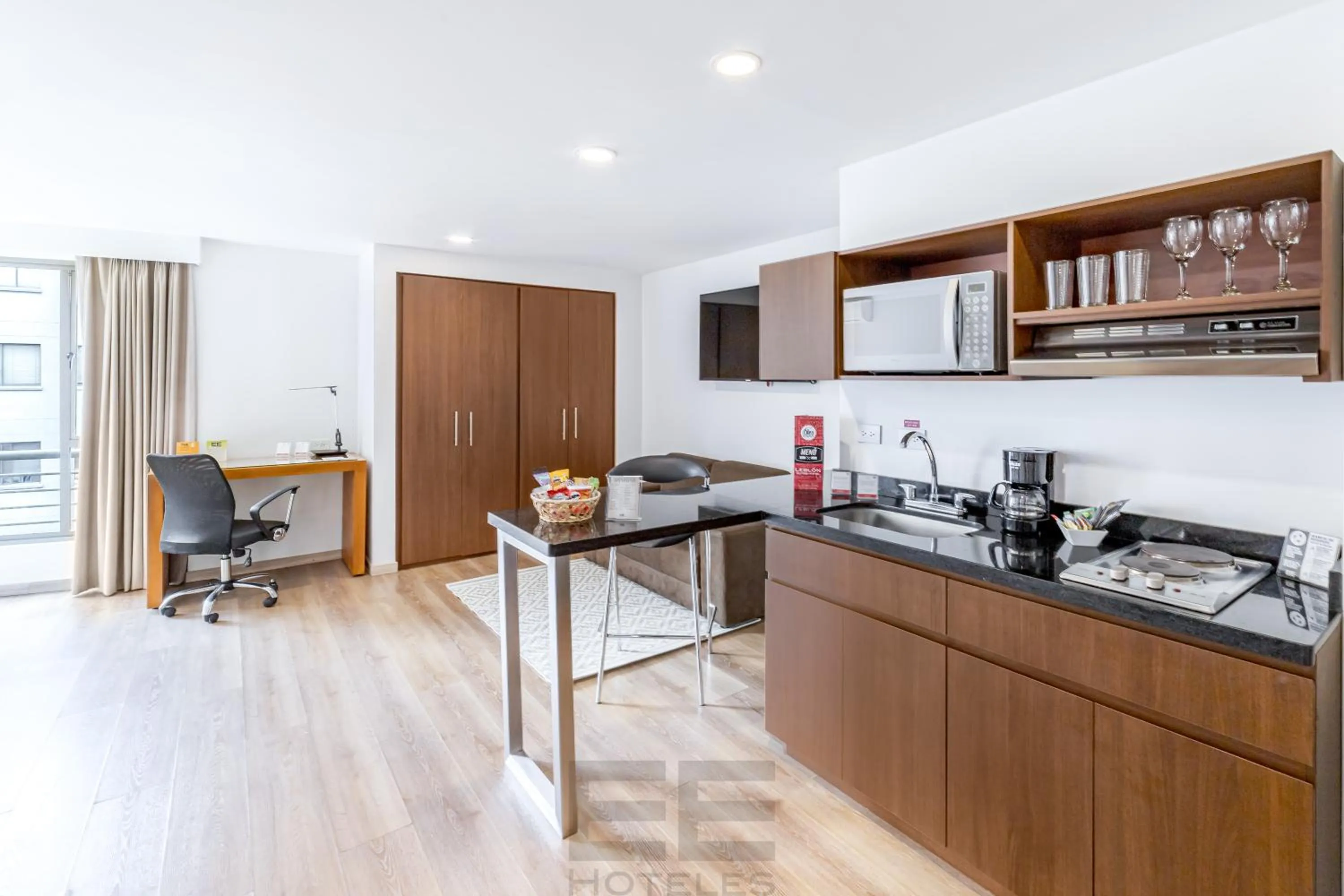 TV and multimedia in Hotel Leblon Suites Milla de Oro