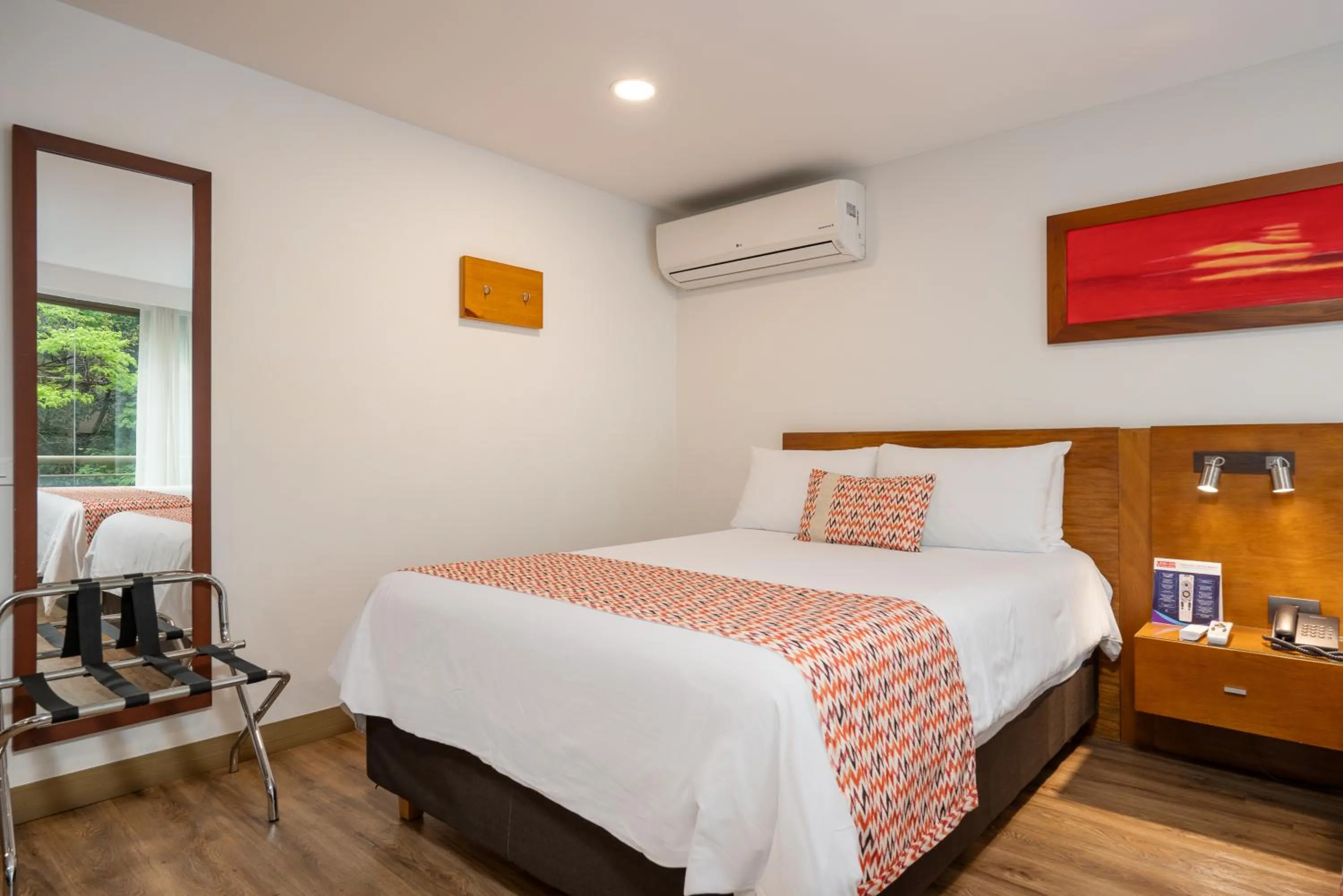 Bed in Hotel Leblon Suites Milla de Oro