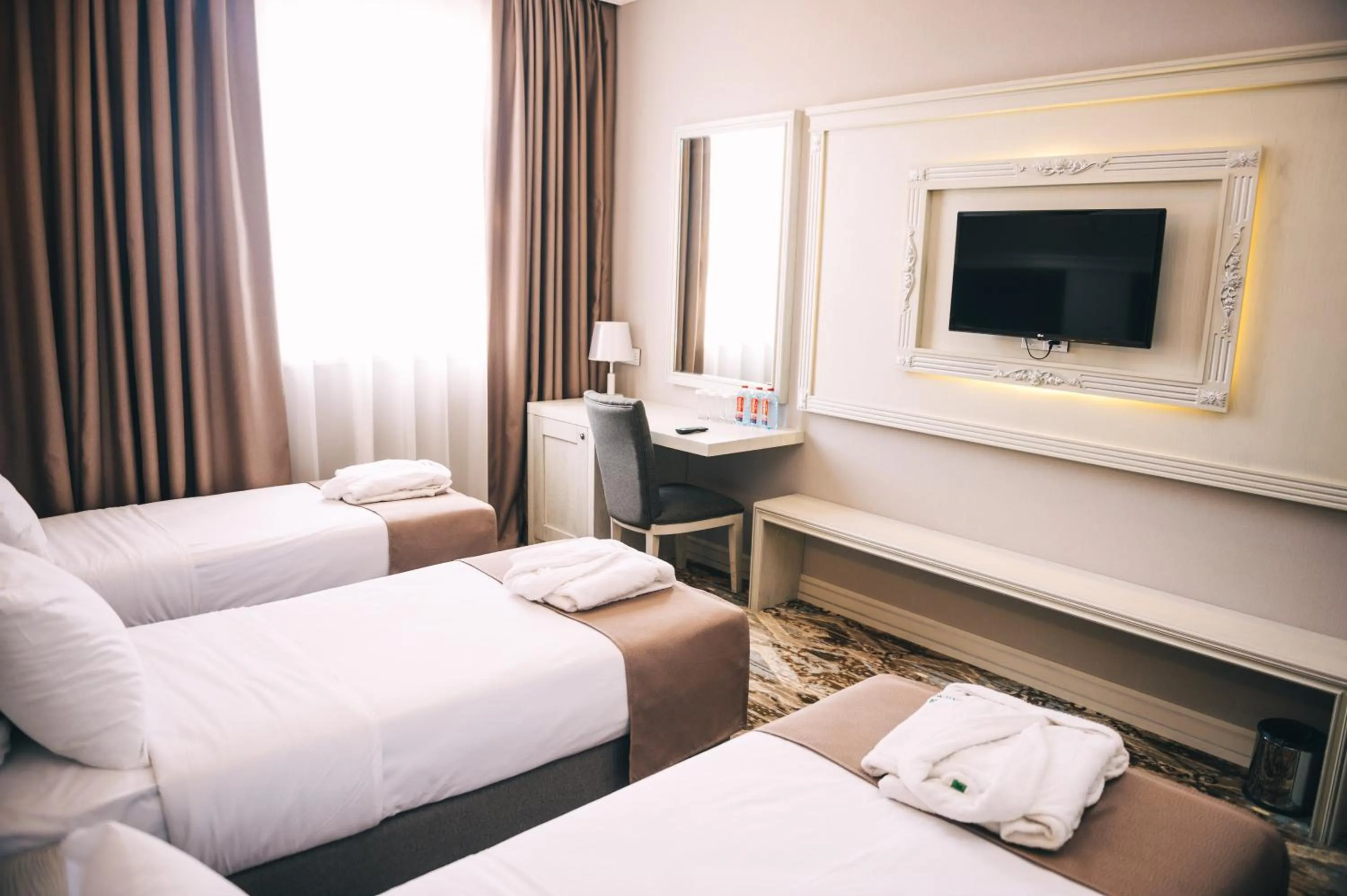 Bed in Emerald Suite Hotel