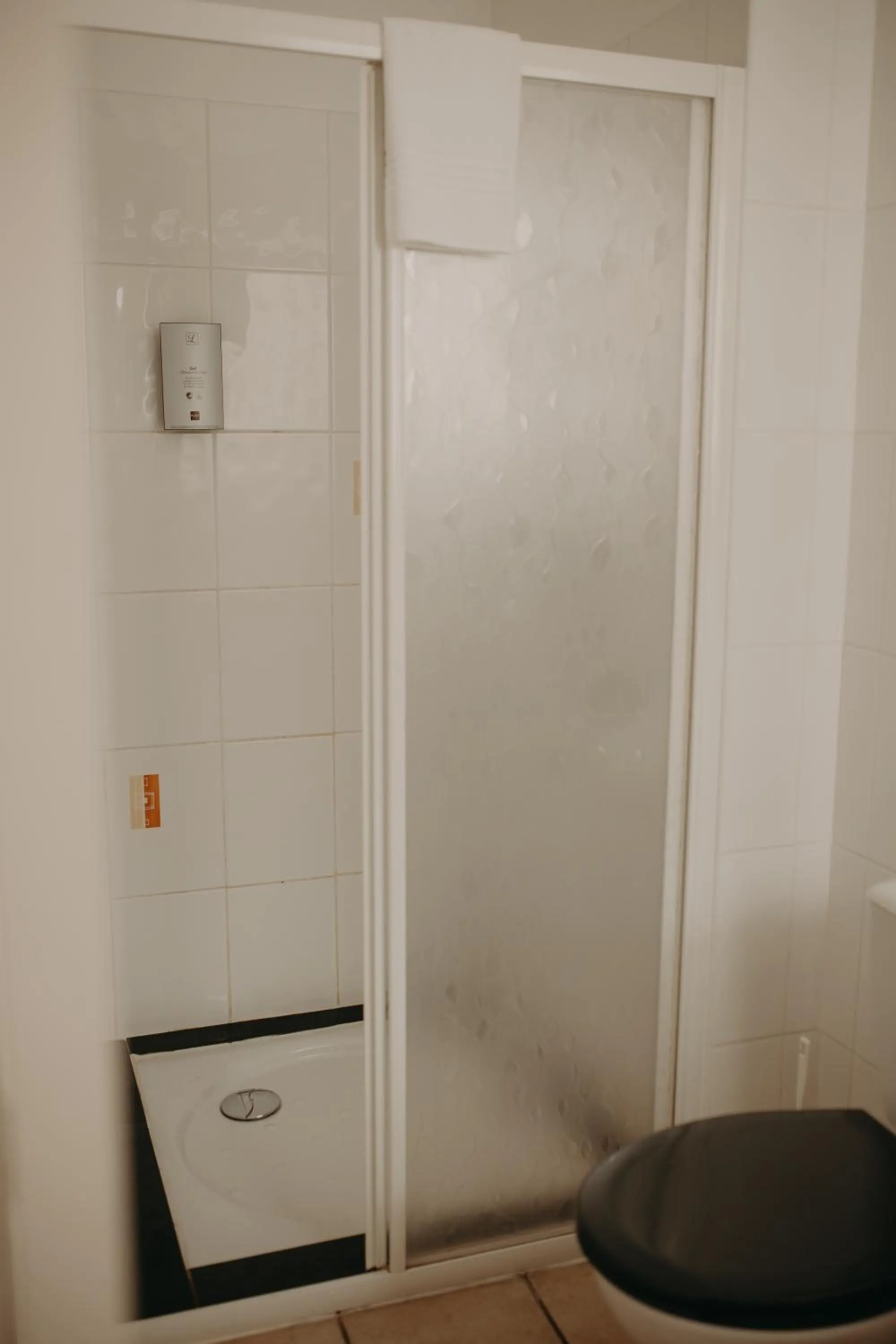 Shower in Logis - Hotel Restaurant du Parc