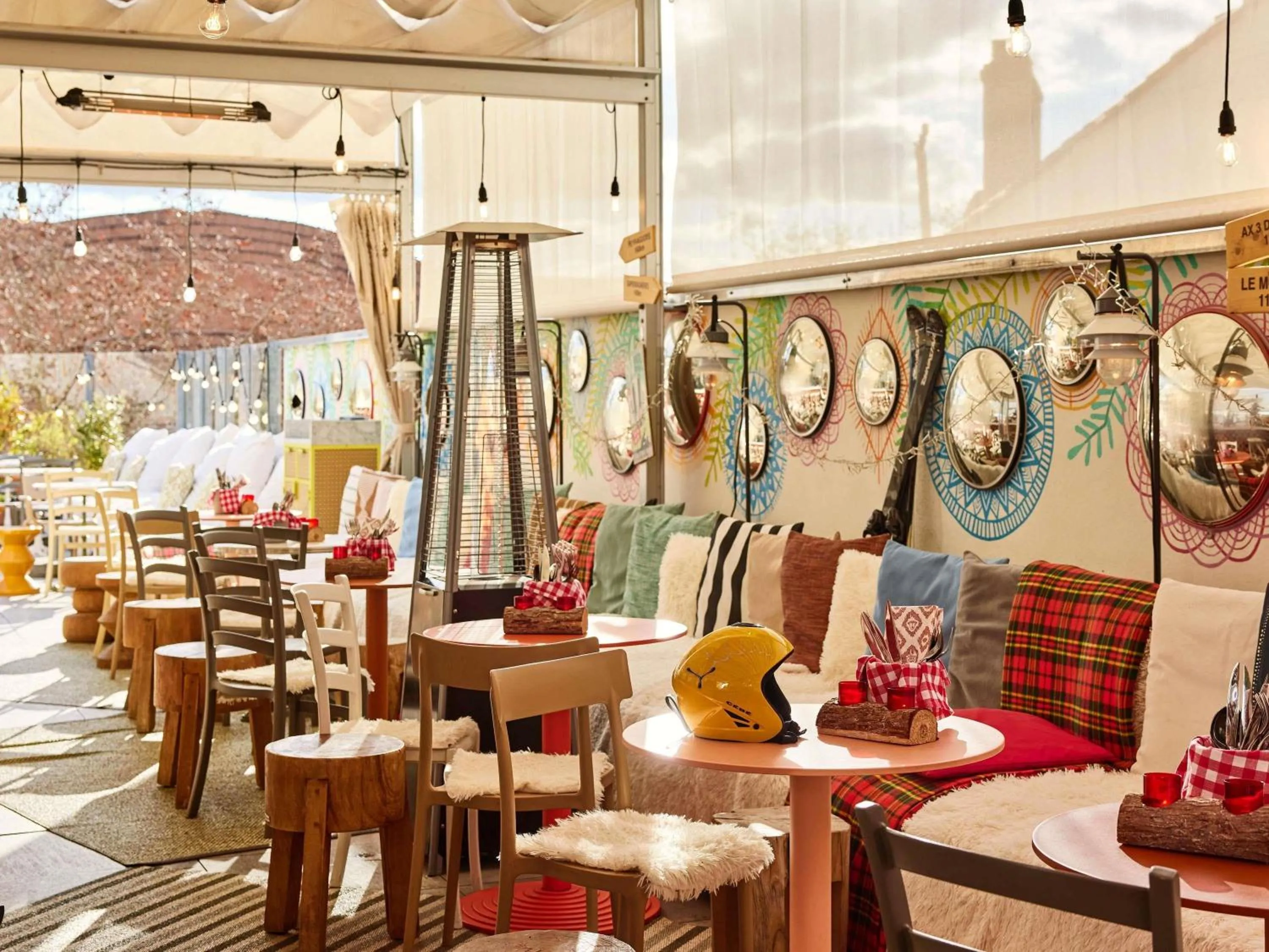 Lounge or bar in Mama Shelter Toulouse