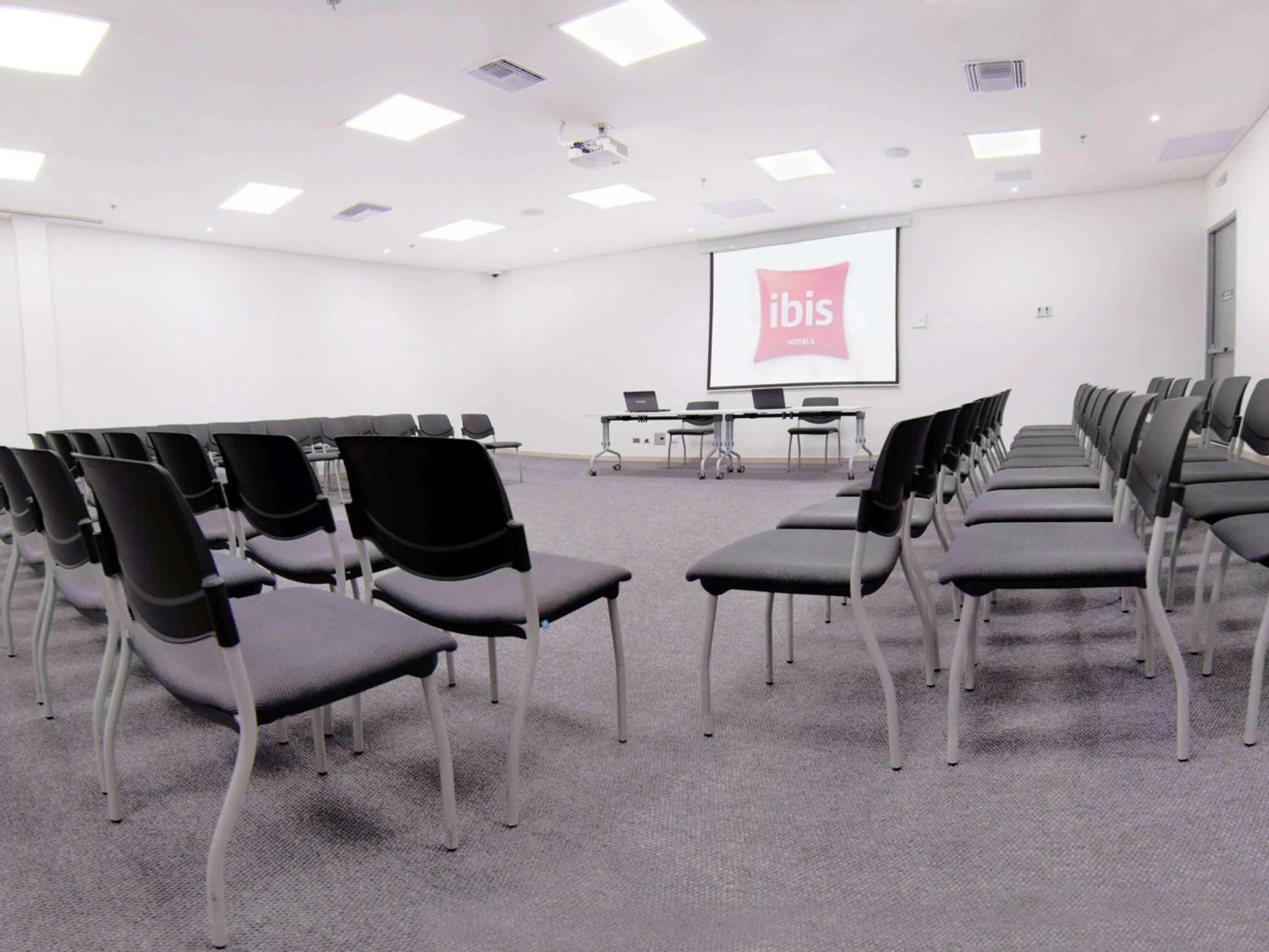 Property building in ibis Apartado