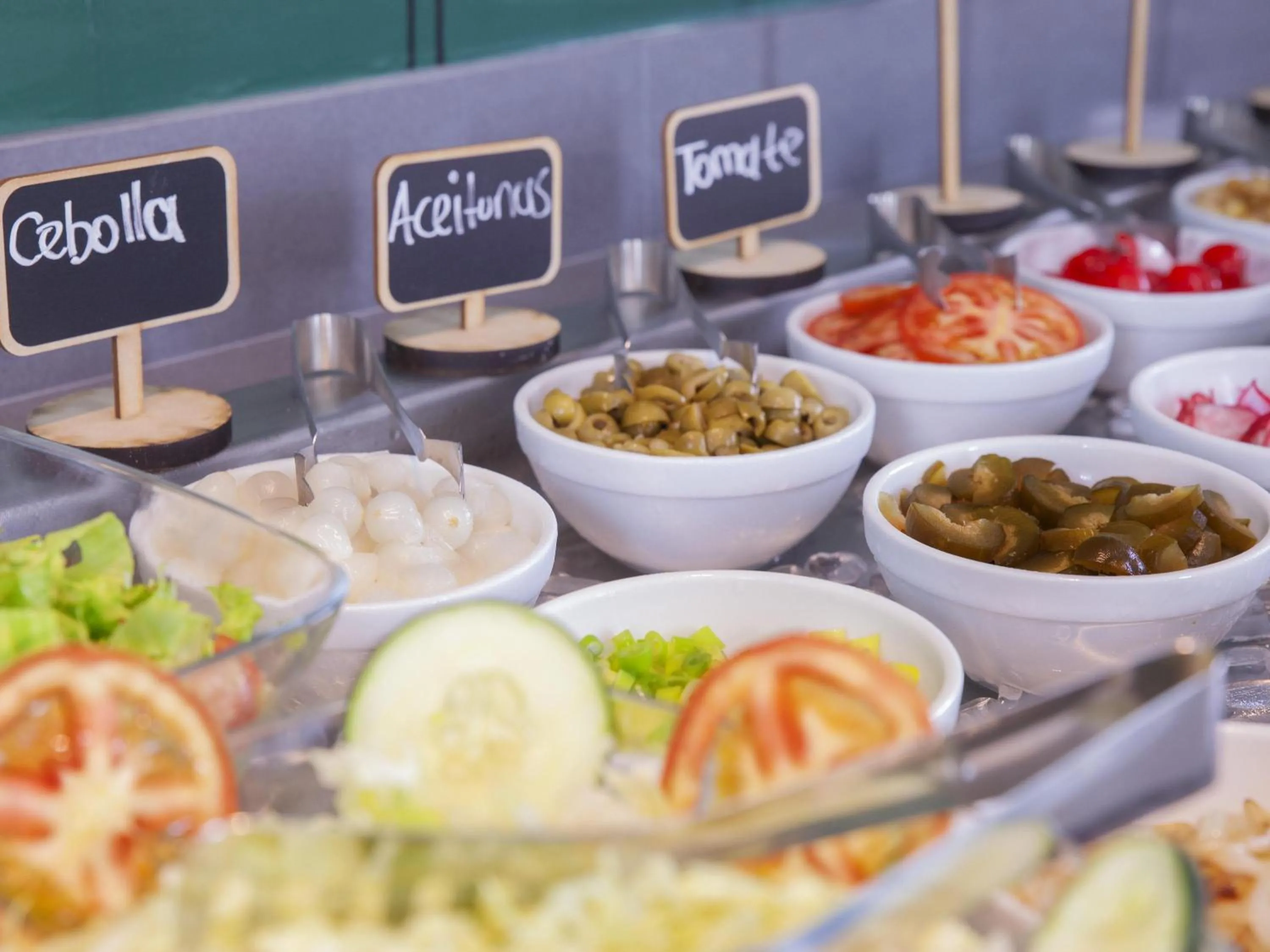 Restaurant/places to eat in ibis Apartado