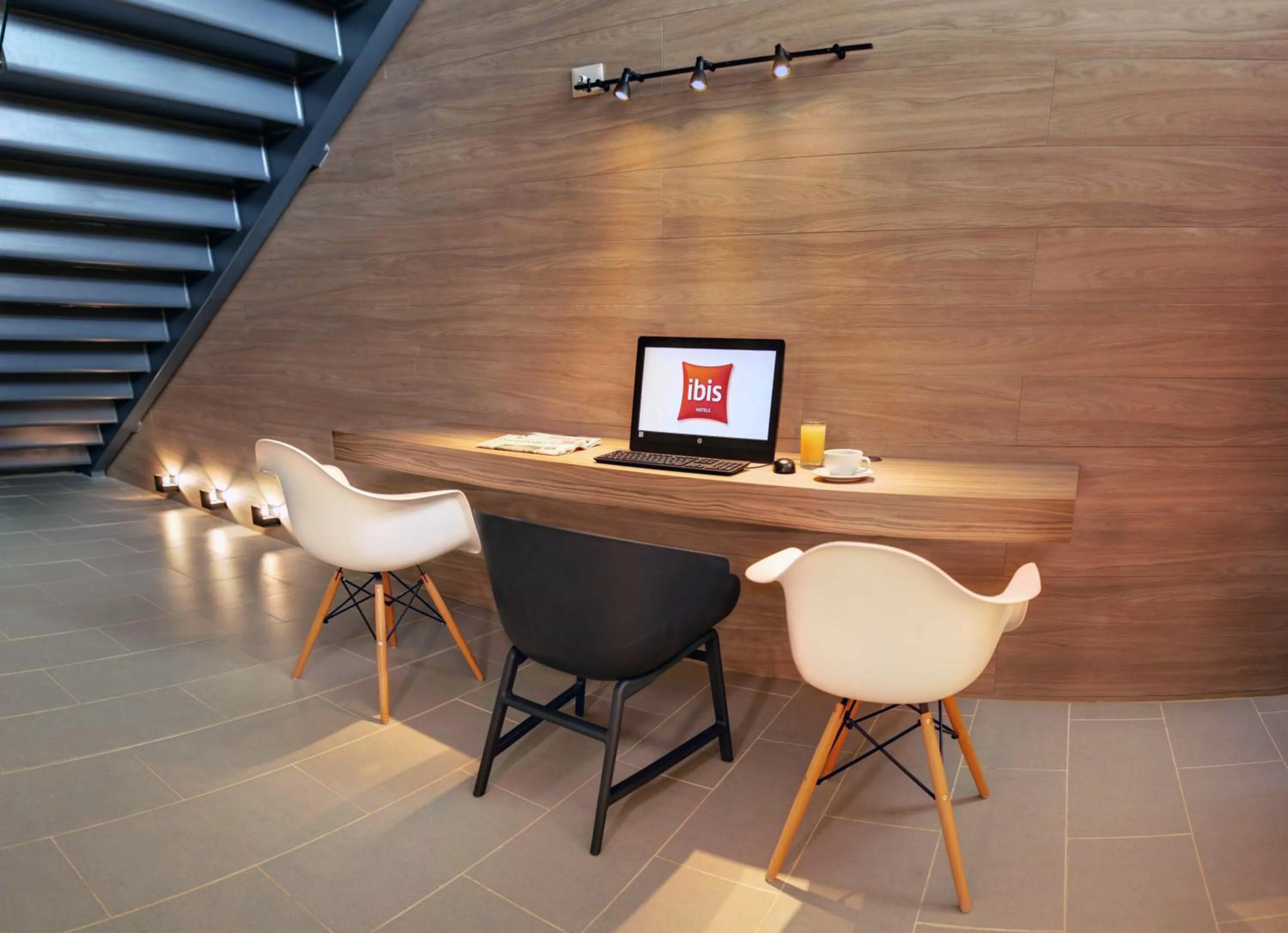 Area and facilities in ibis Apartado