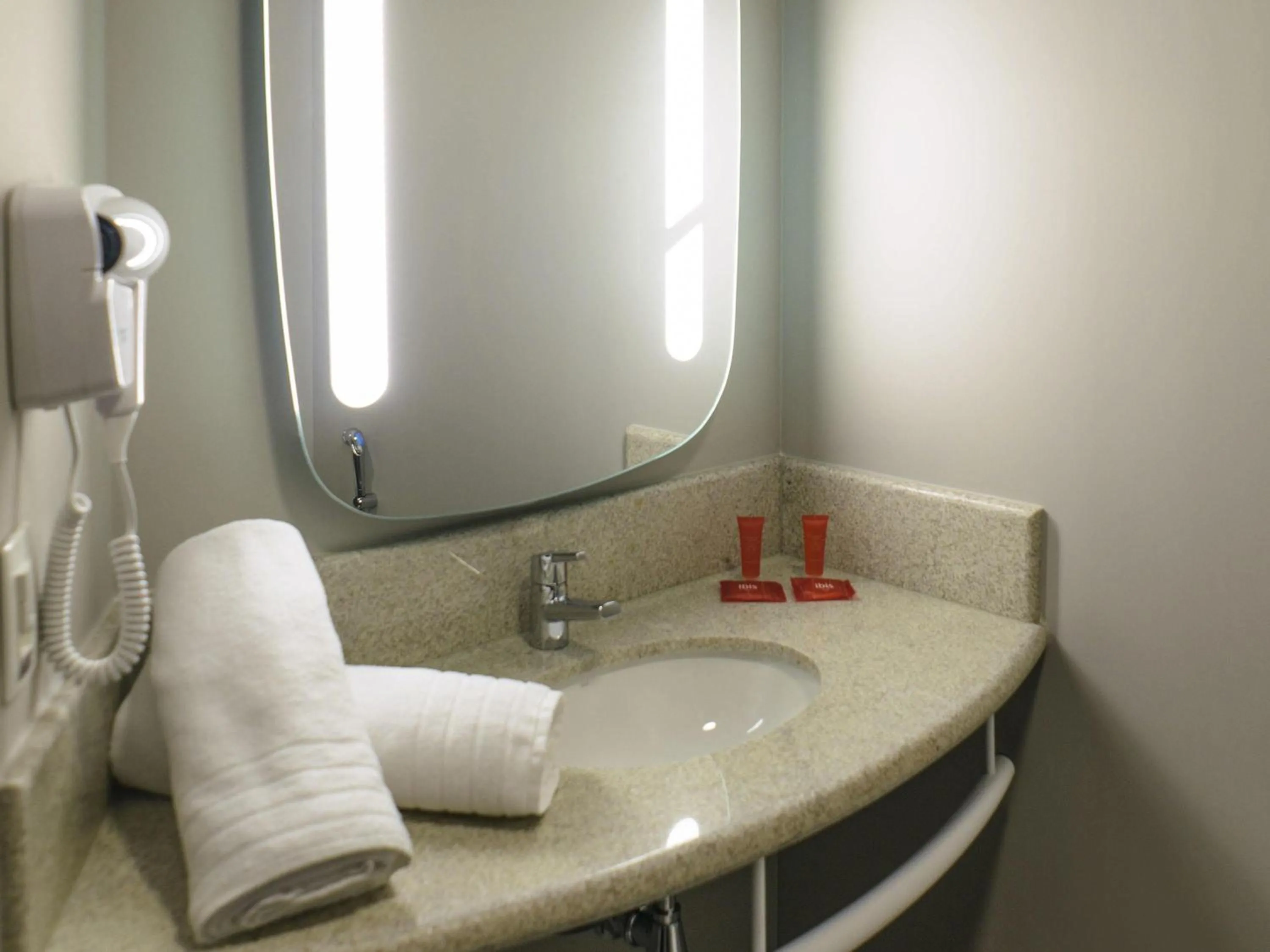 Bedroom in ibis Itatiba