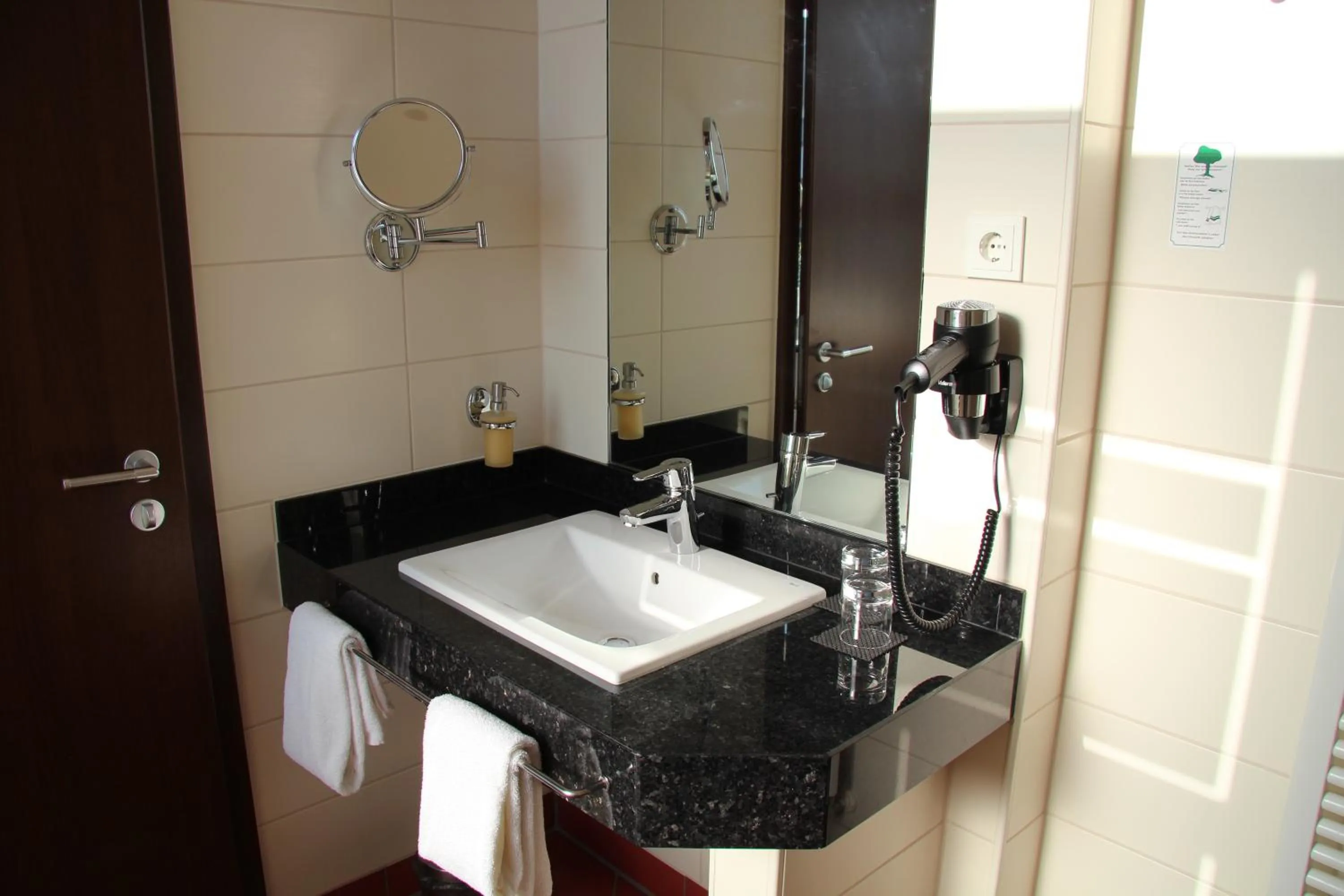 Photo of the whole room in Adena Hotel