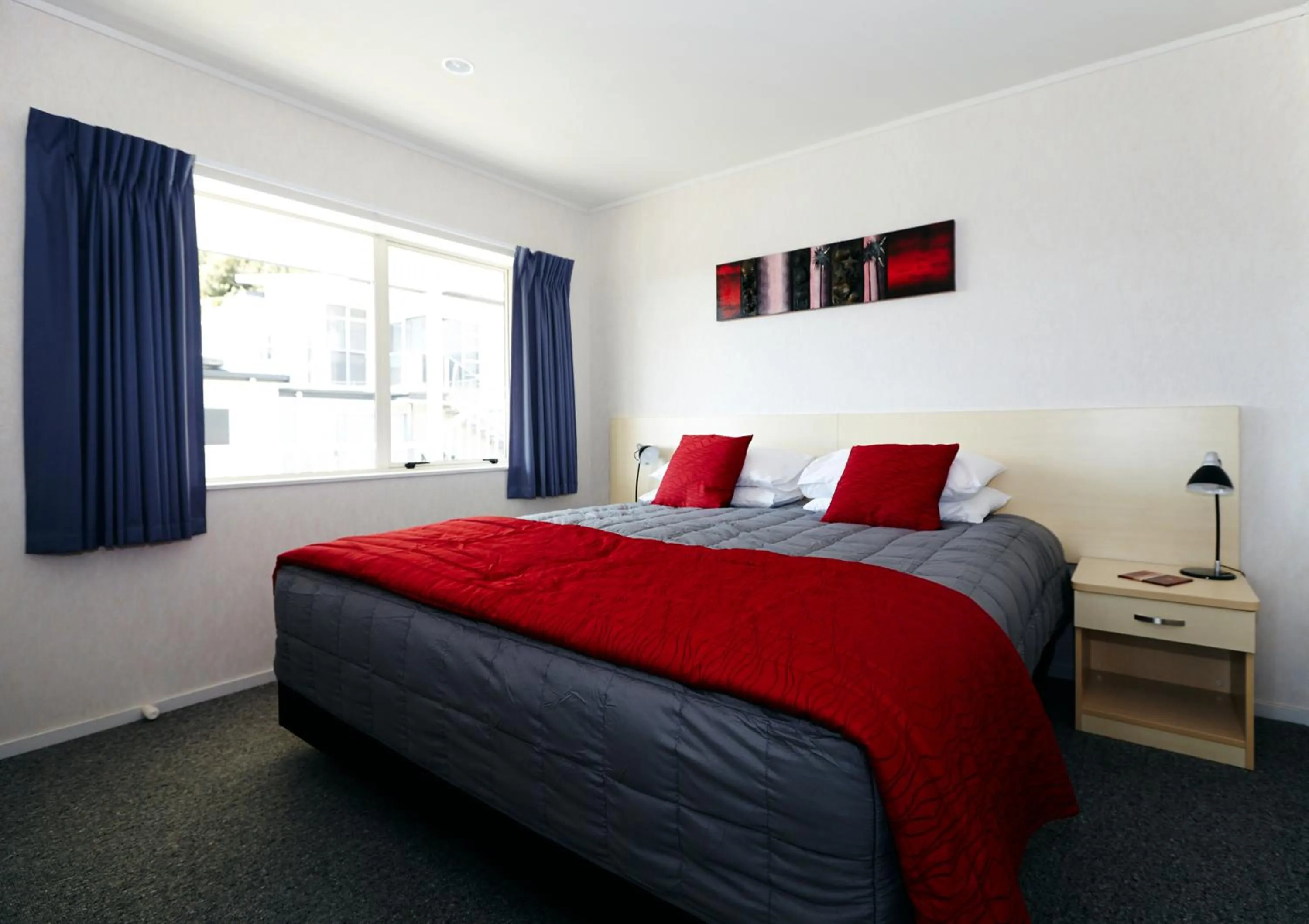 Bed in Paihia Apartments
