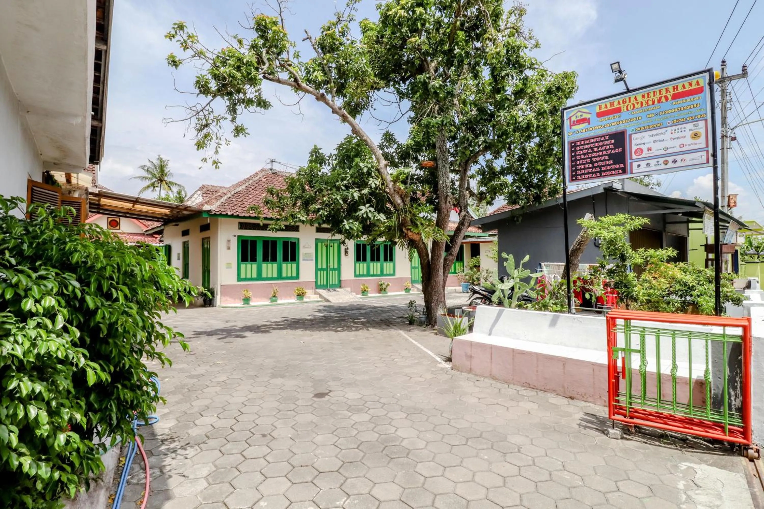 Property building in Bahagia Sederhana Homestay