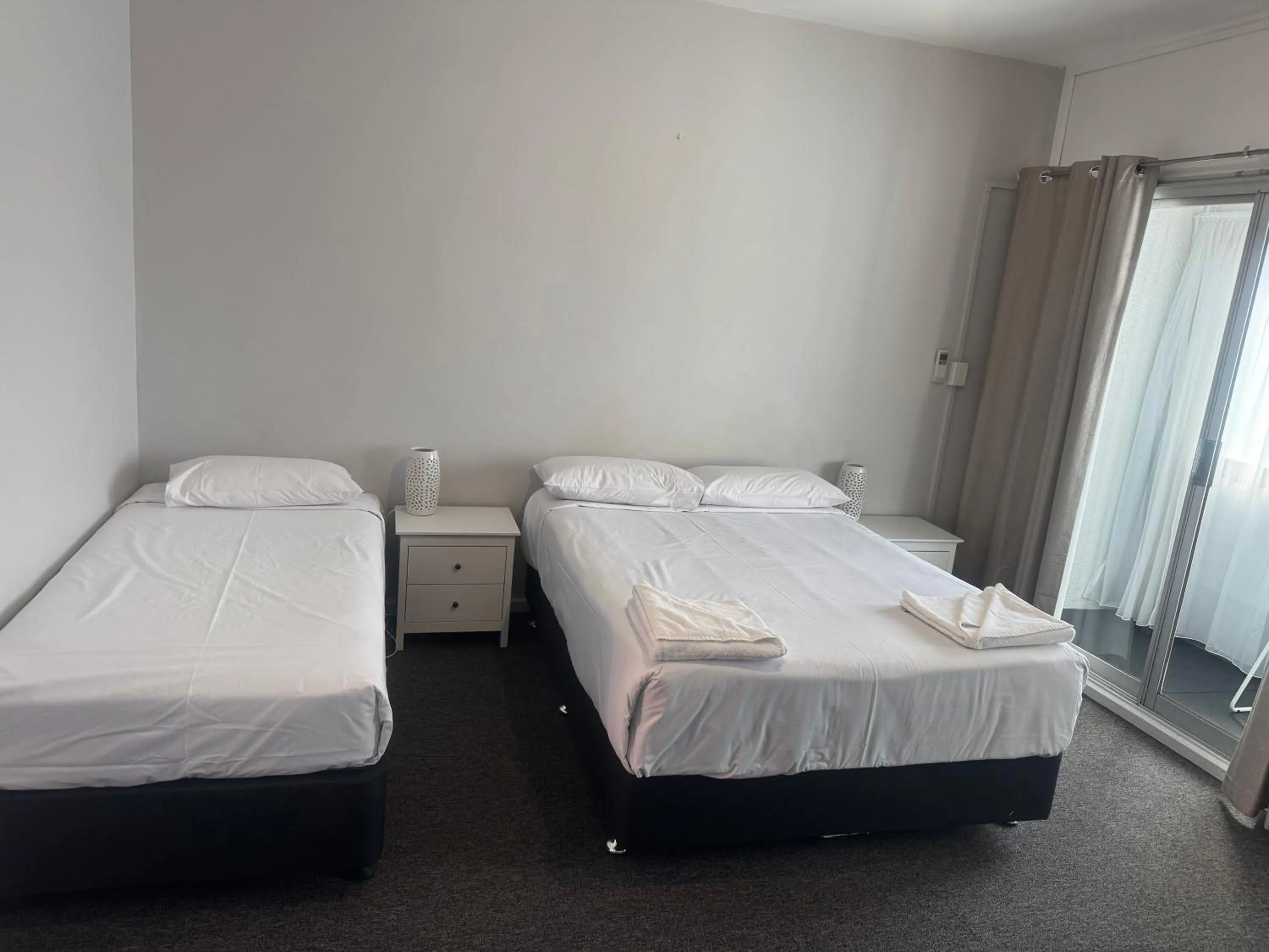 Bedroom, Bed in Mountway Holiday Apartments