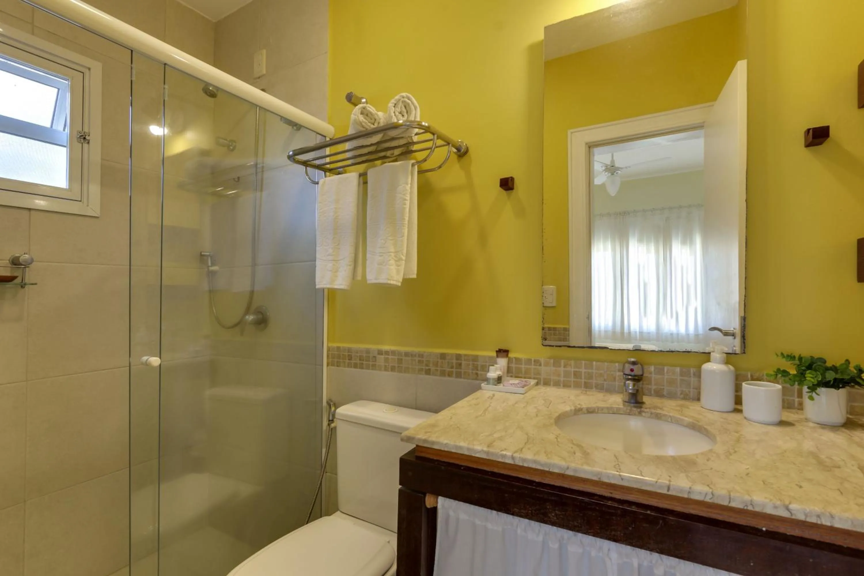 Shower in Pousada Vila do Bosque