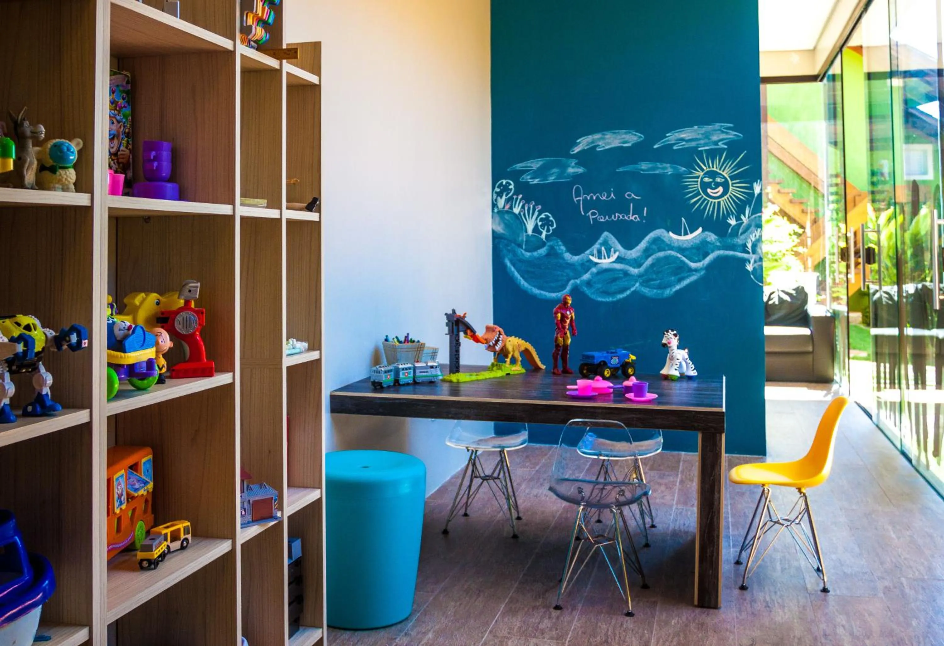 Communal lounge/ TV room in Pousada Vila do Bosque