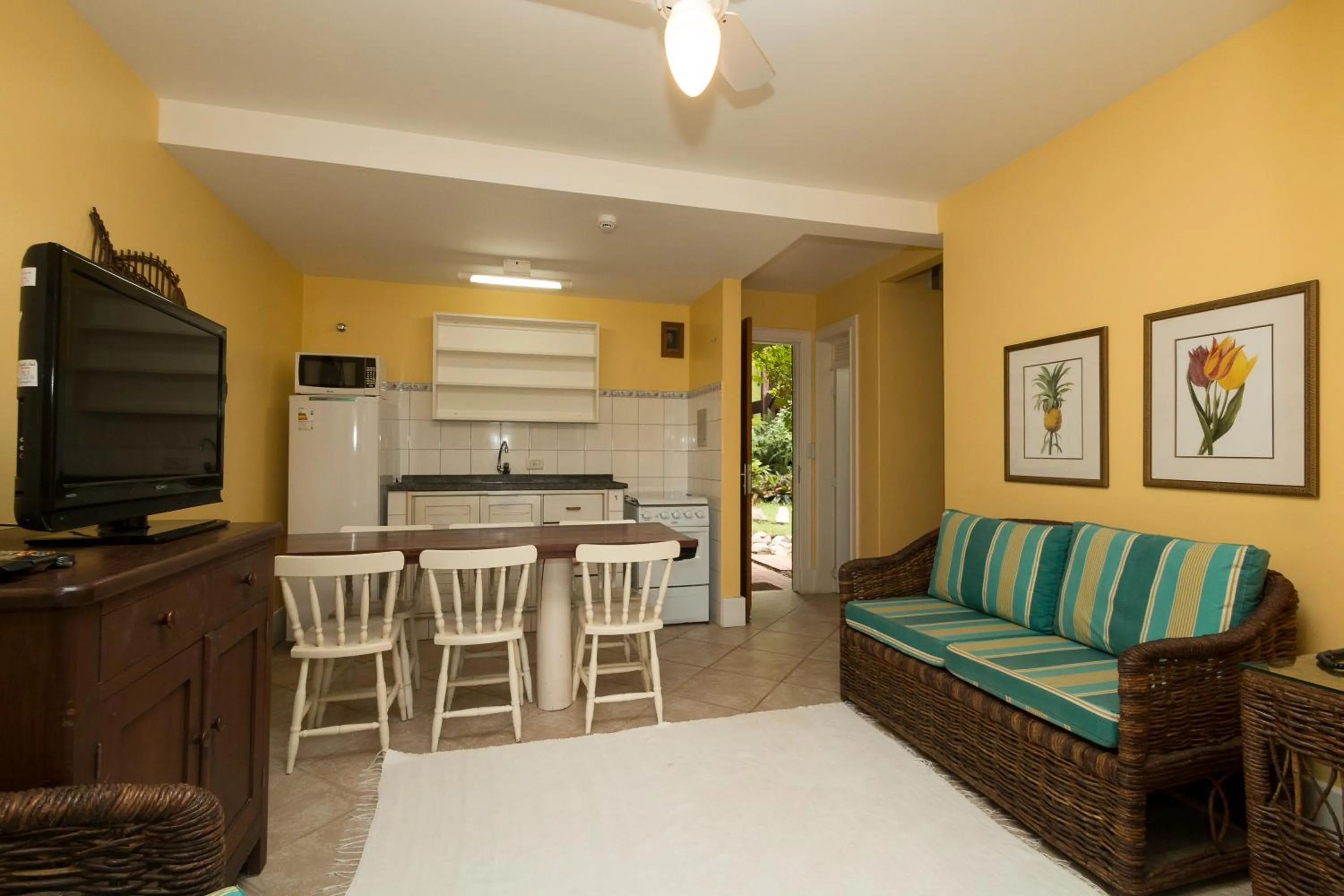 Kitchen or kitchenette in Pousada Vila do Bosque