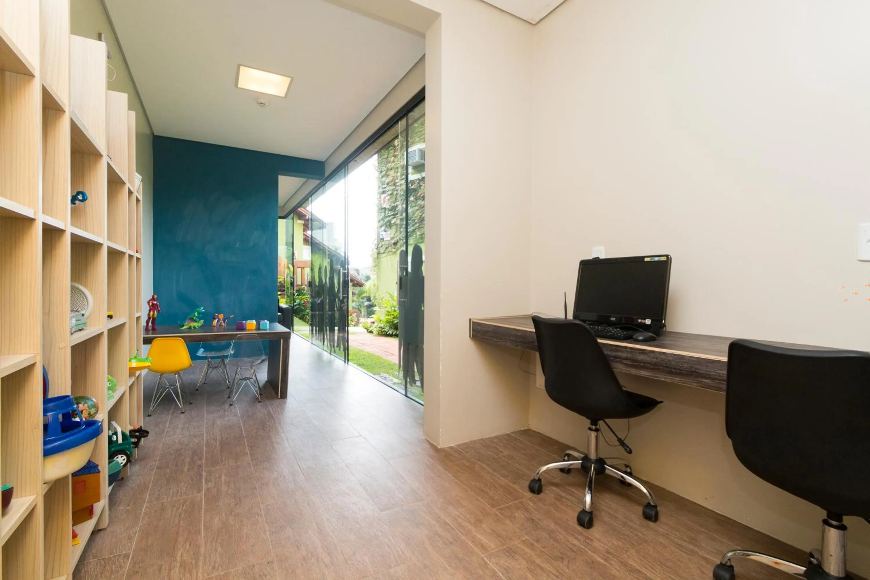 Communal lounge/ TV room in Pousada Vila do Bosque