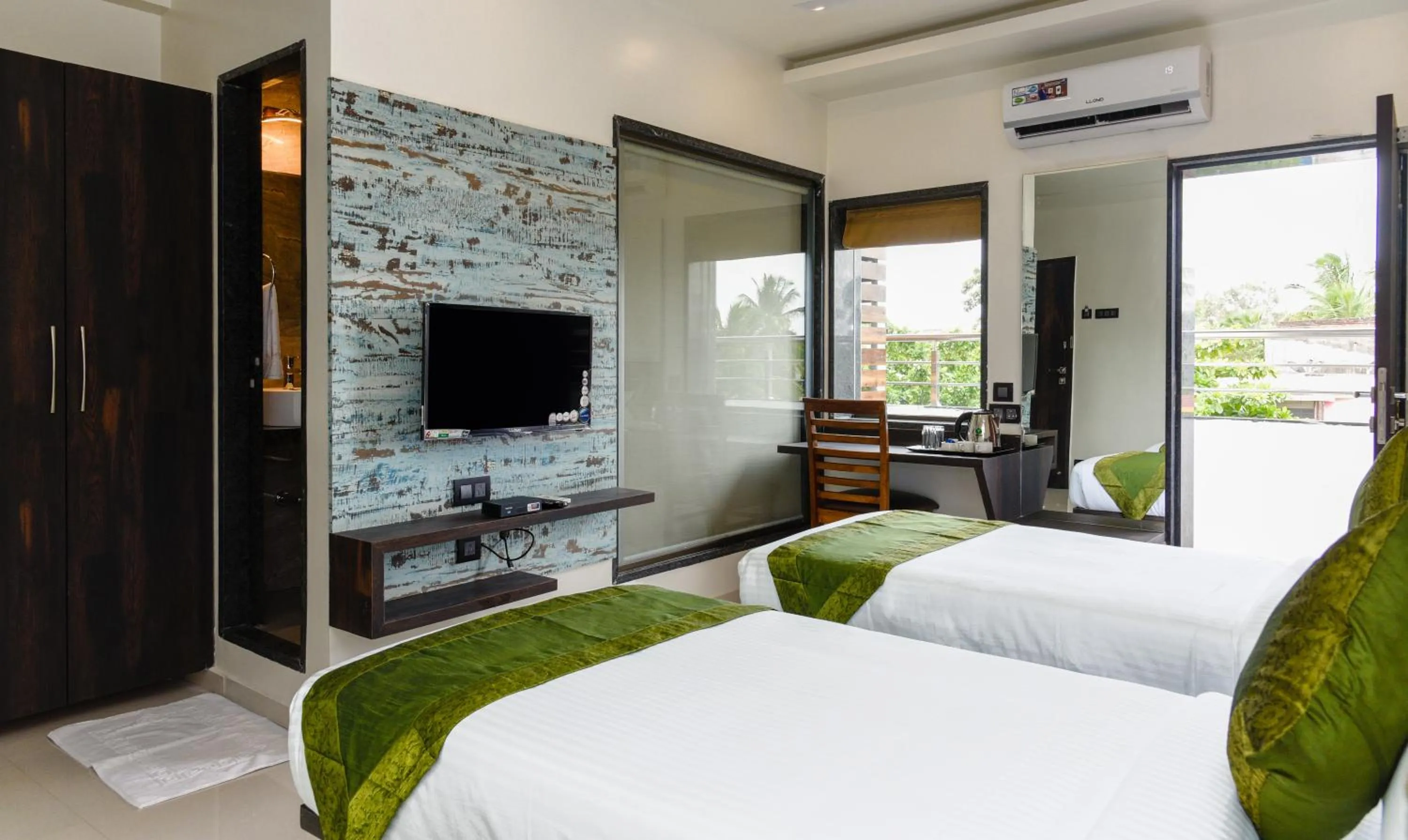 TV and multimedia, Bed in Treebo Malhaar Regency