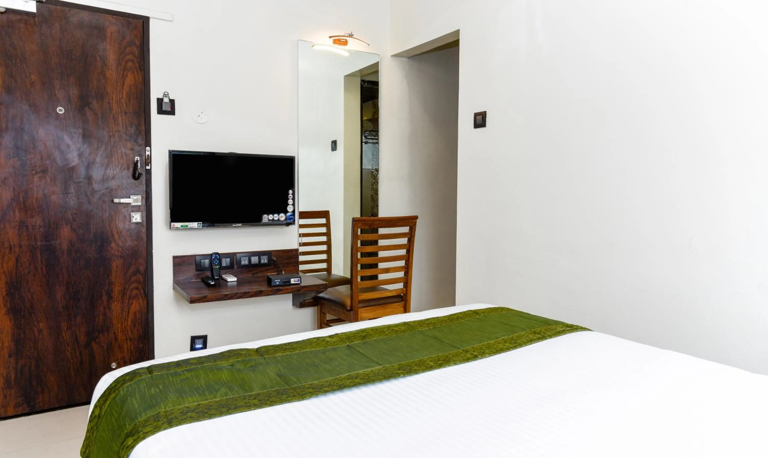 TV and multimedia, Bed in Treebo Malhaar Regency